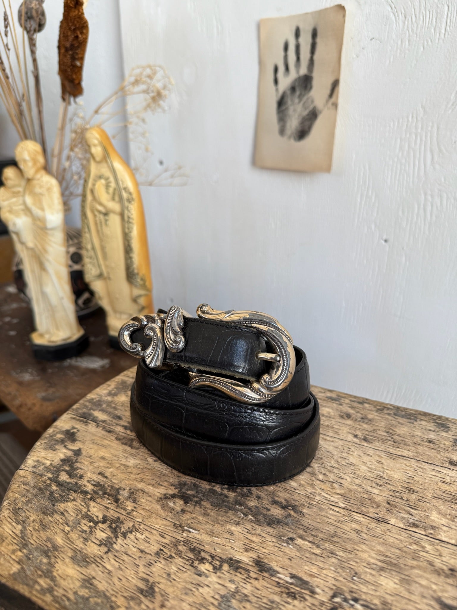 1990s Ornate Buckle Leather Belt (34” - 38”)