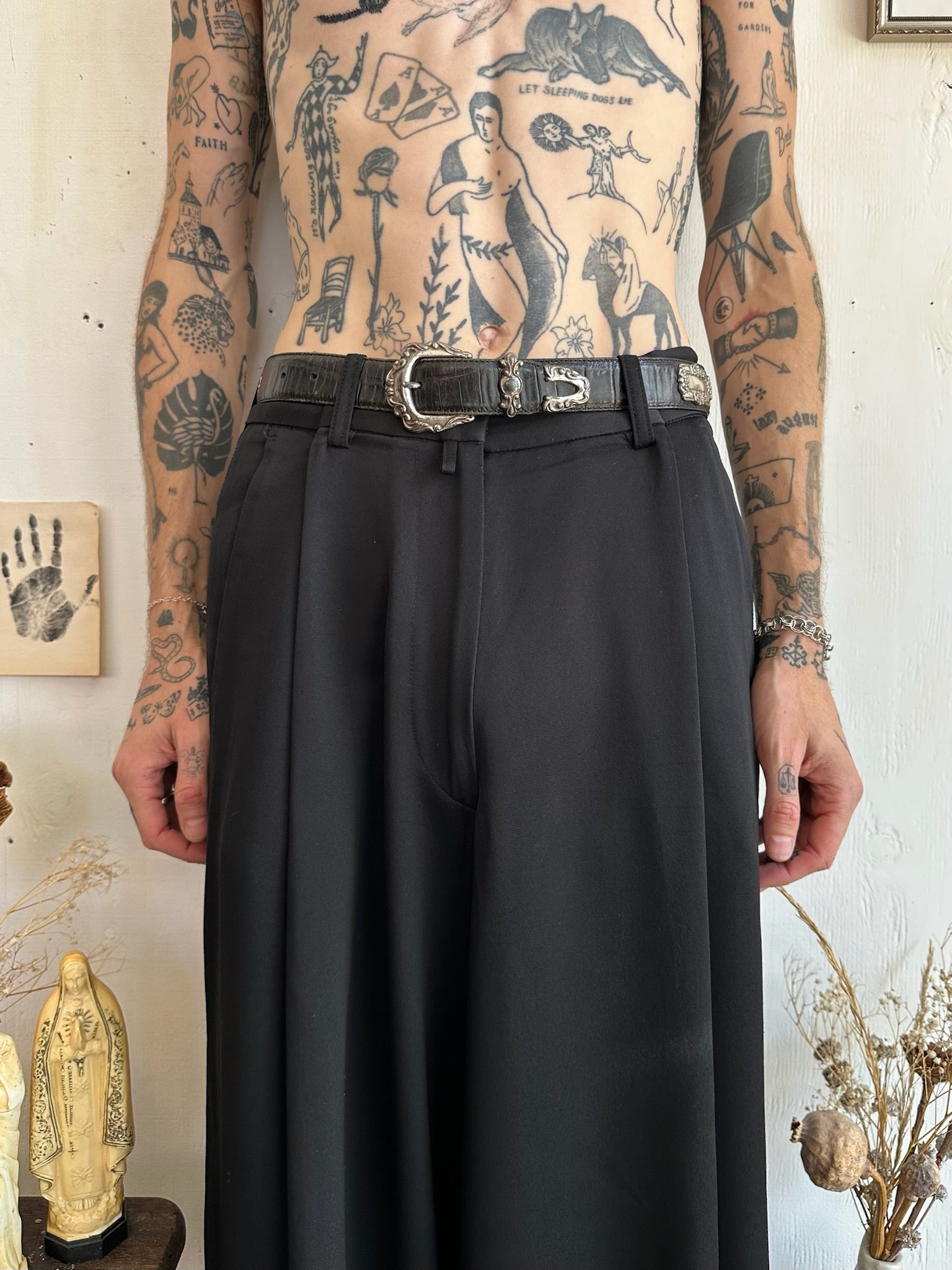 Vintage Heavy Belt W/ Metal Appliqué (28” - 30”)