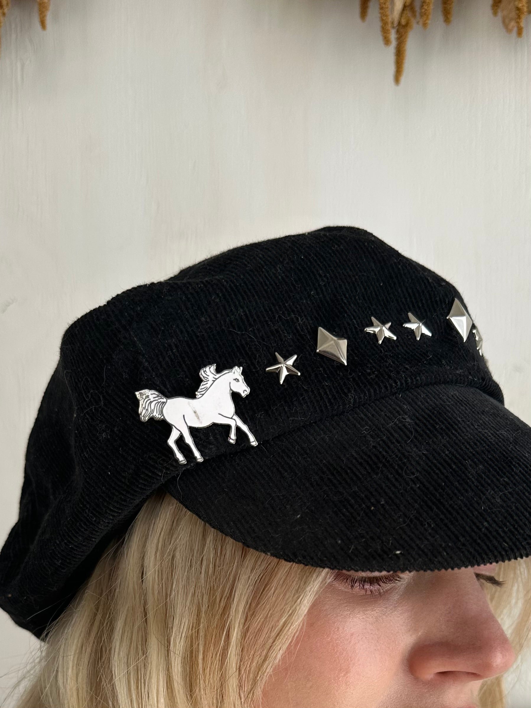 1990s Corduroy Newsboy Hat W/ Pins (7)