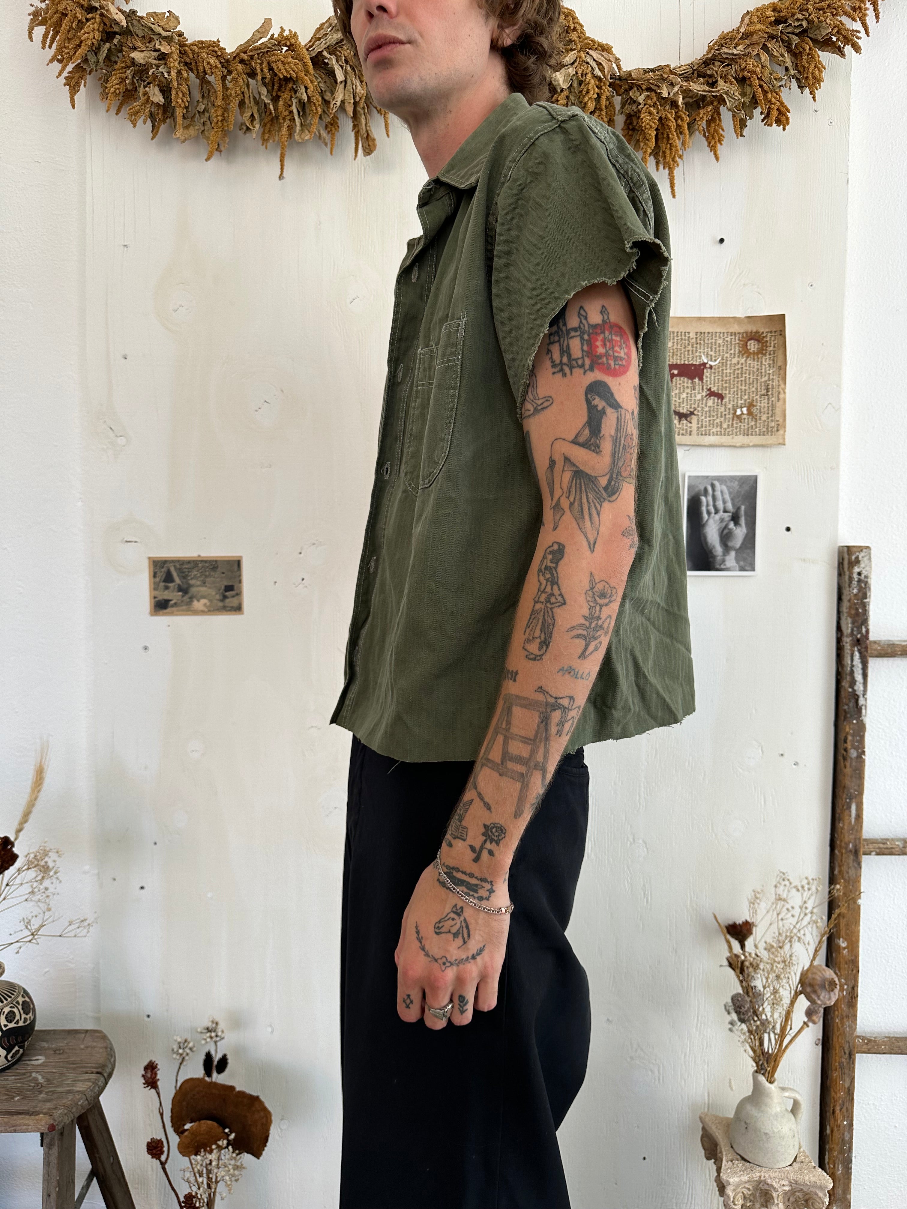 1960s Cut Off Sleeve Army Shirt (Boxy M)