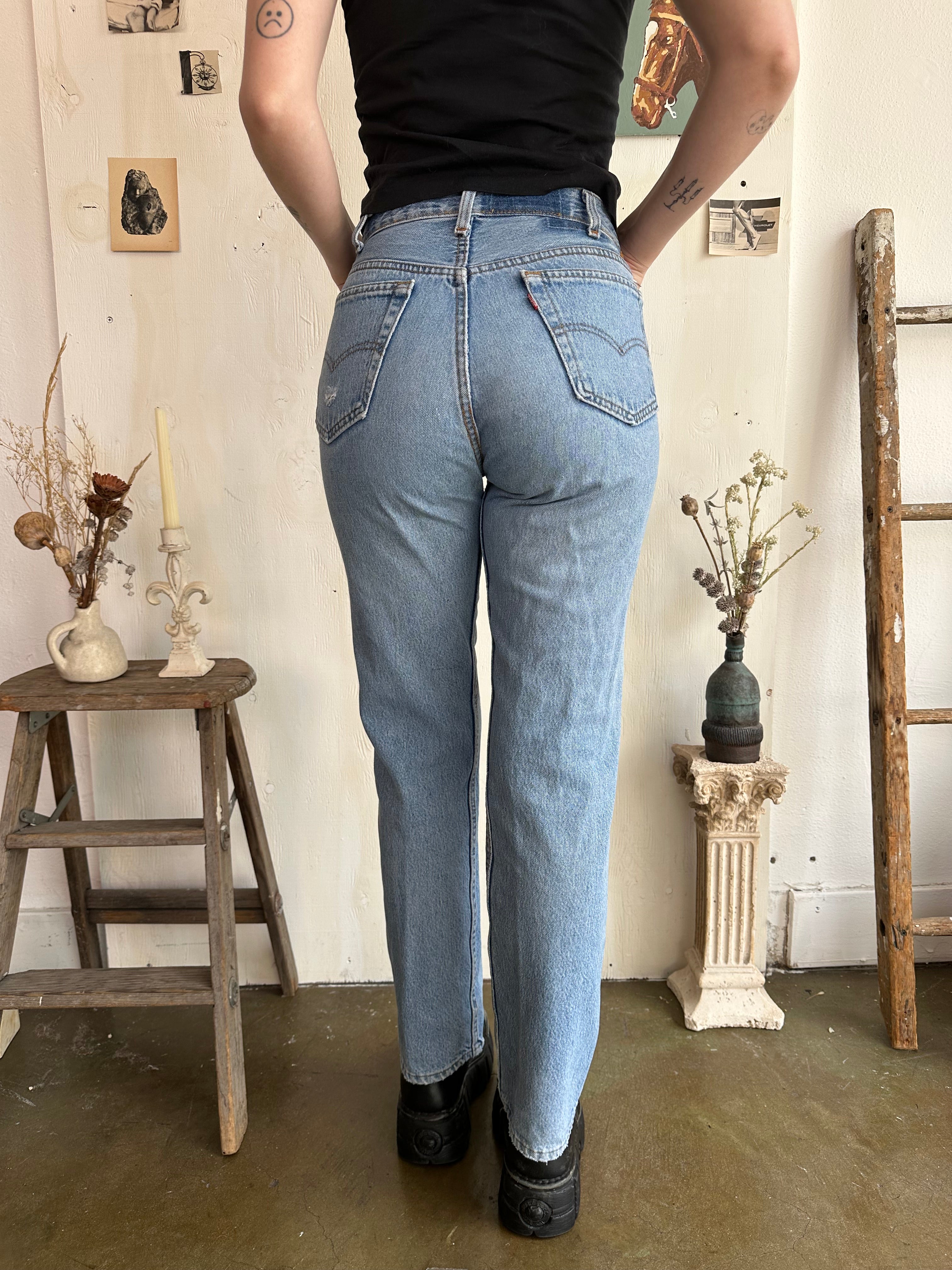 1970s Light Wash Levi’s 501 (28/29)