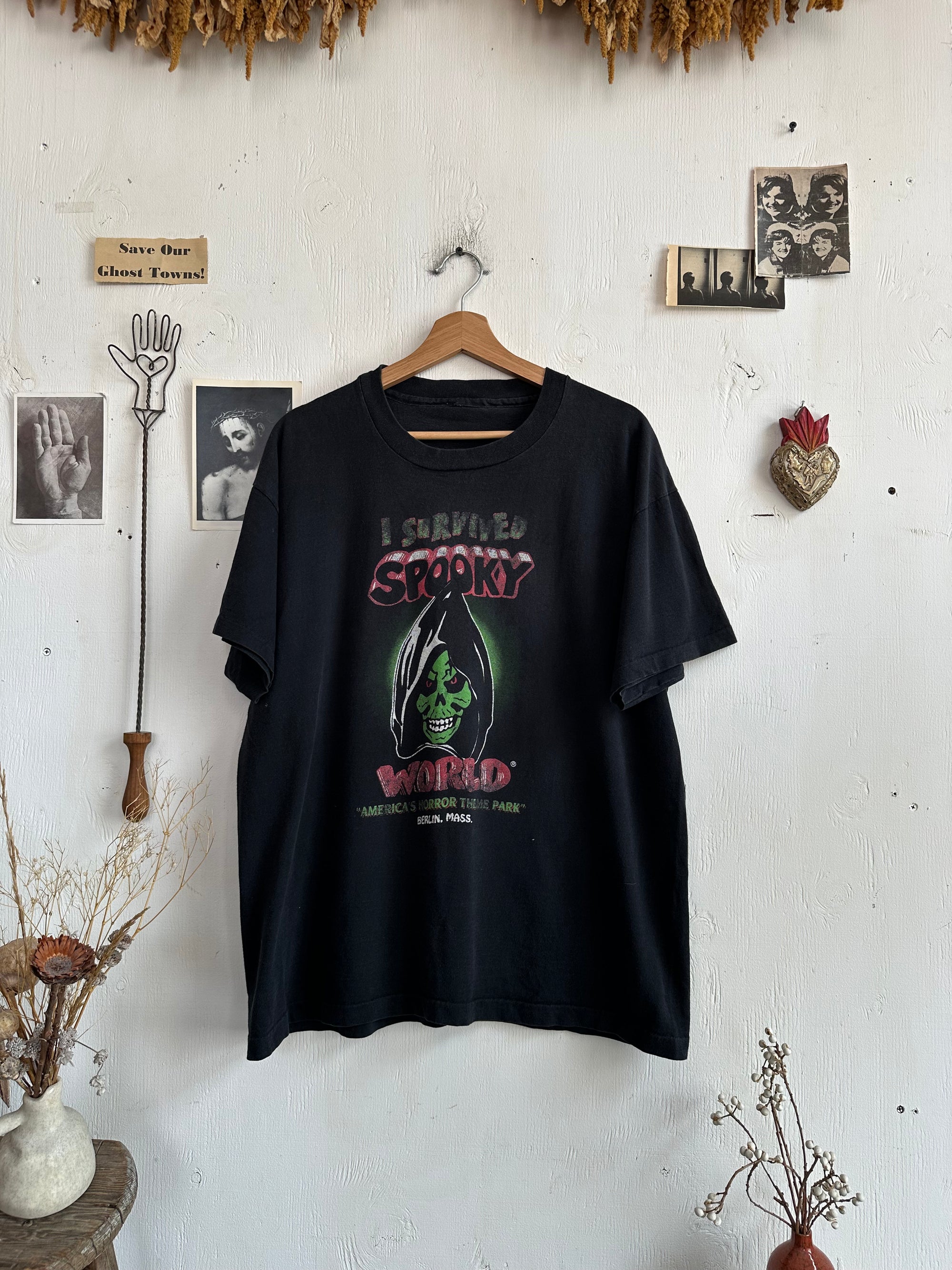 1990s I Survived Spooky World Tee