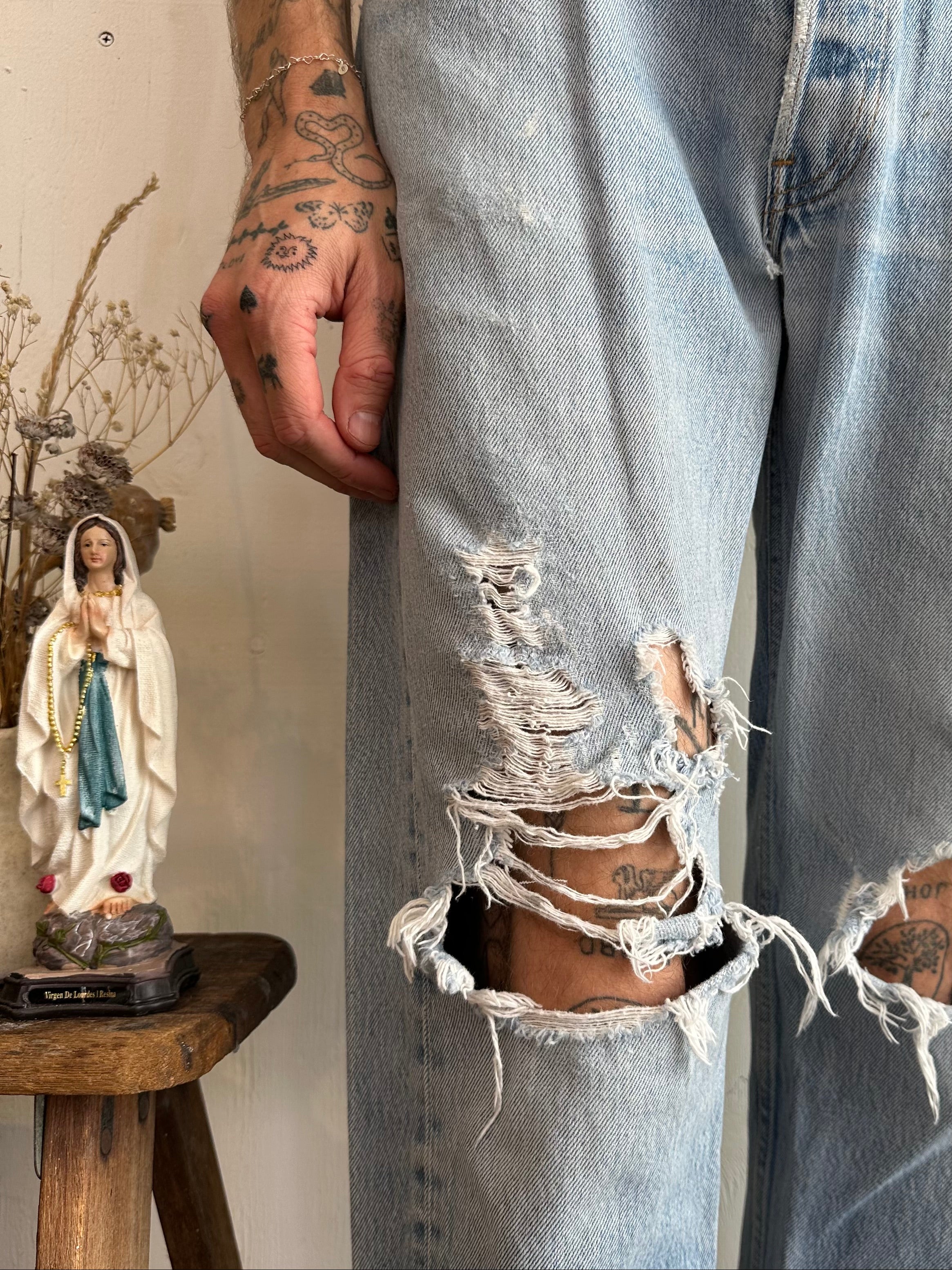 1990s Thrashed Levis 501s (32/33)