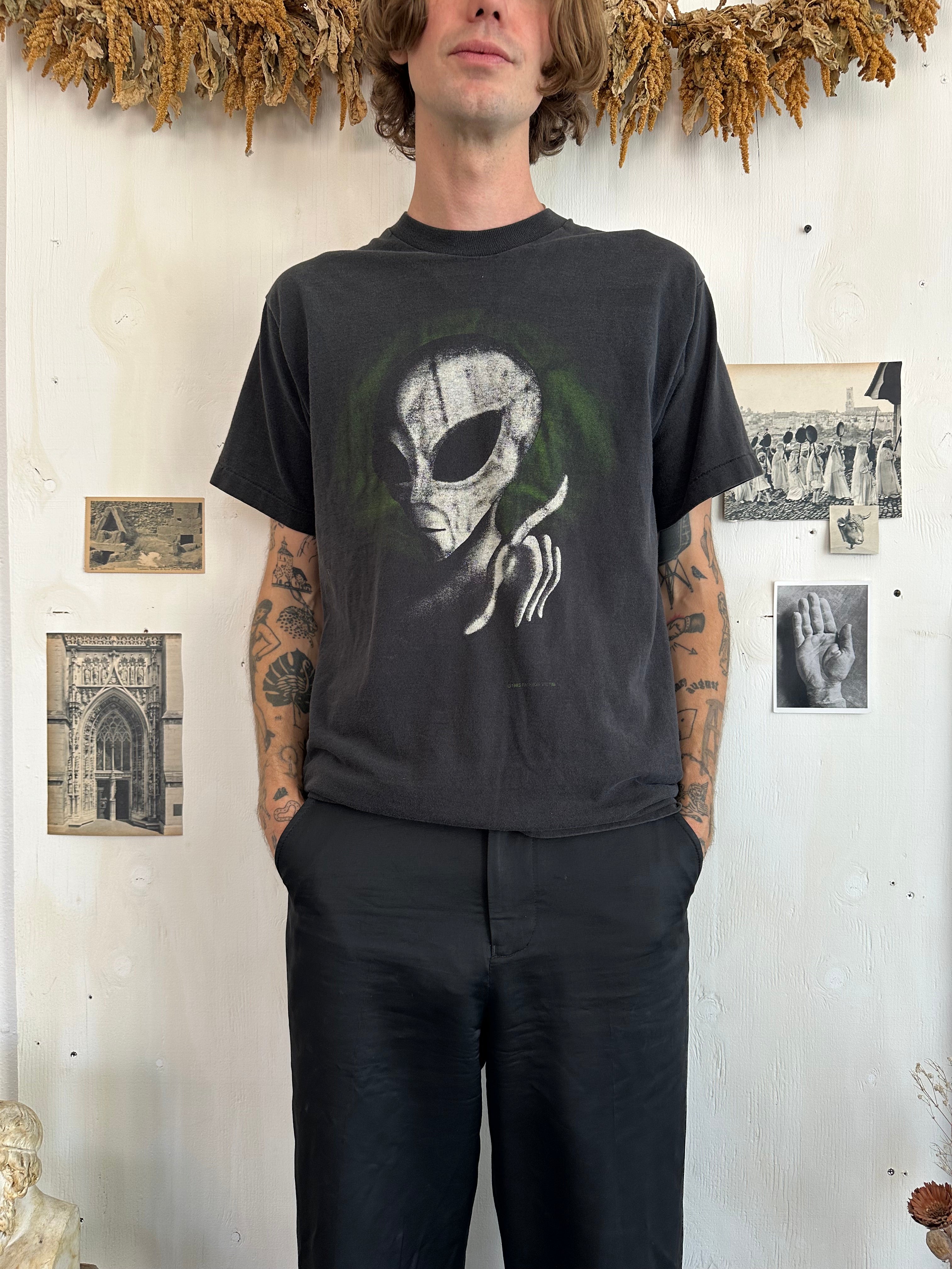 1990s Fashion Victim Alien Tee (M/L)