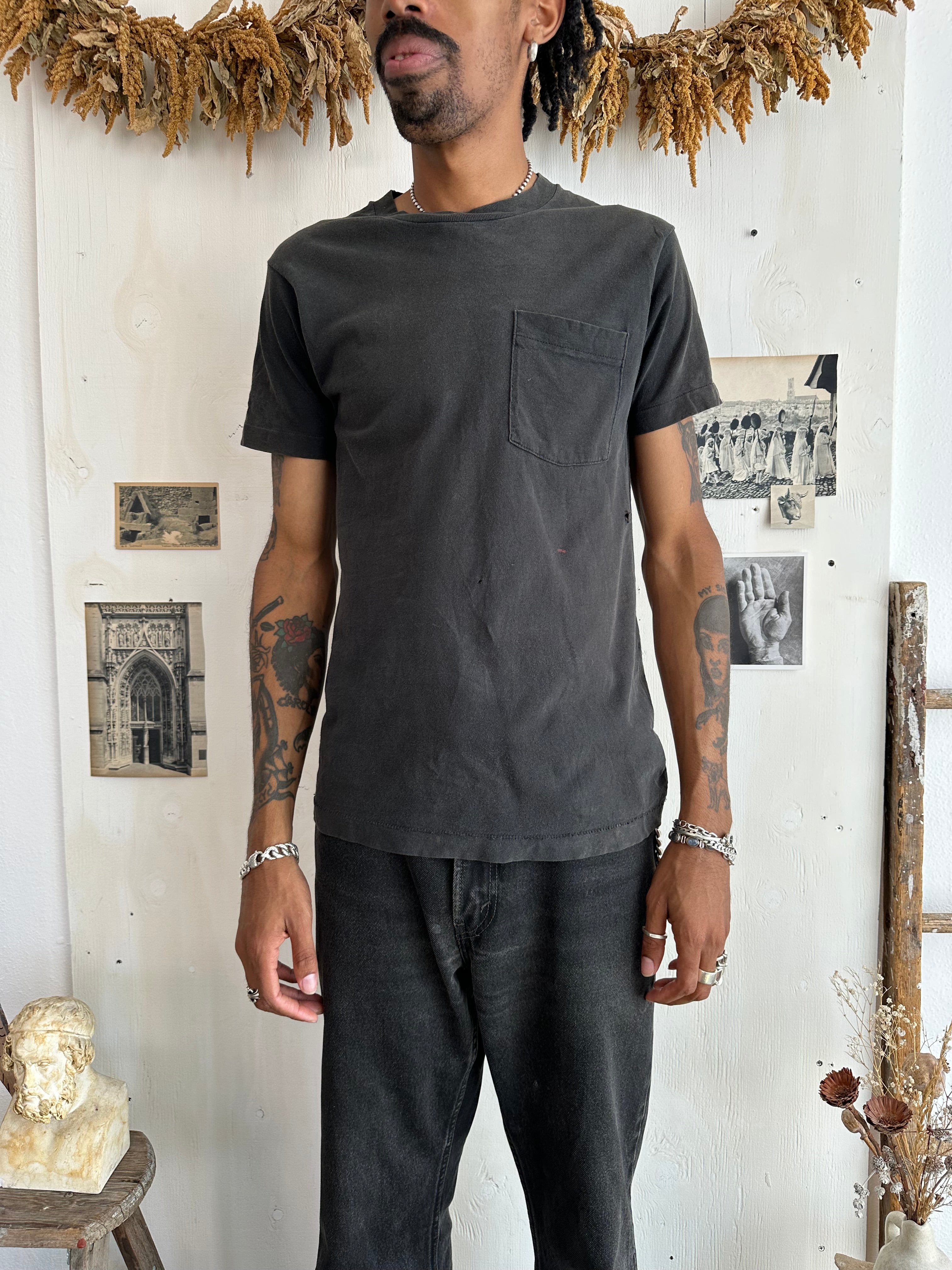 1990s Fruit of the Loom Pocket Tee (M/L)