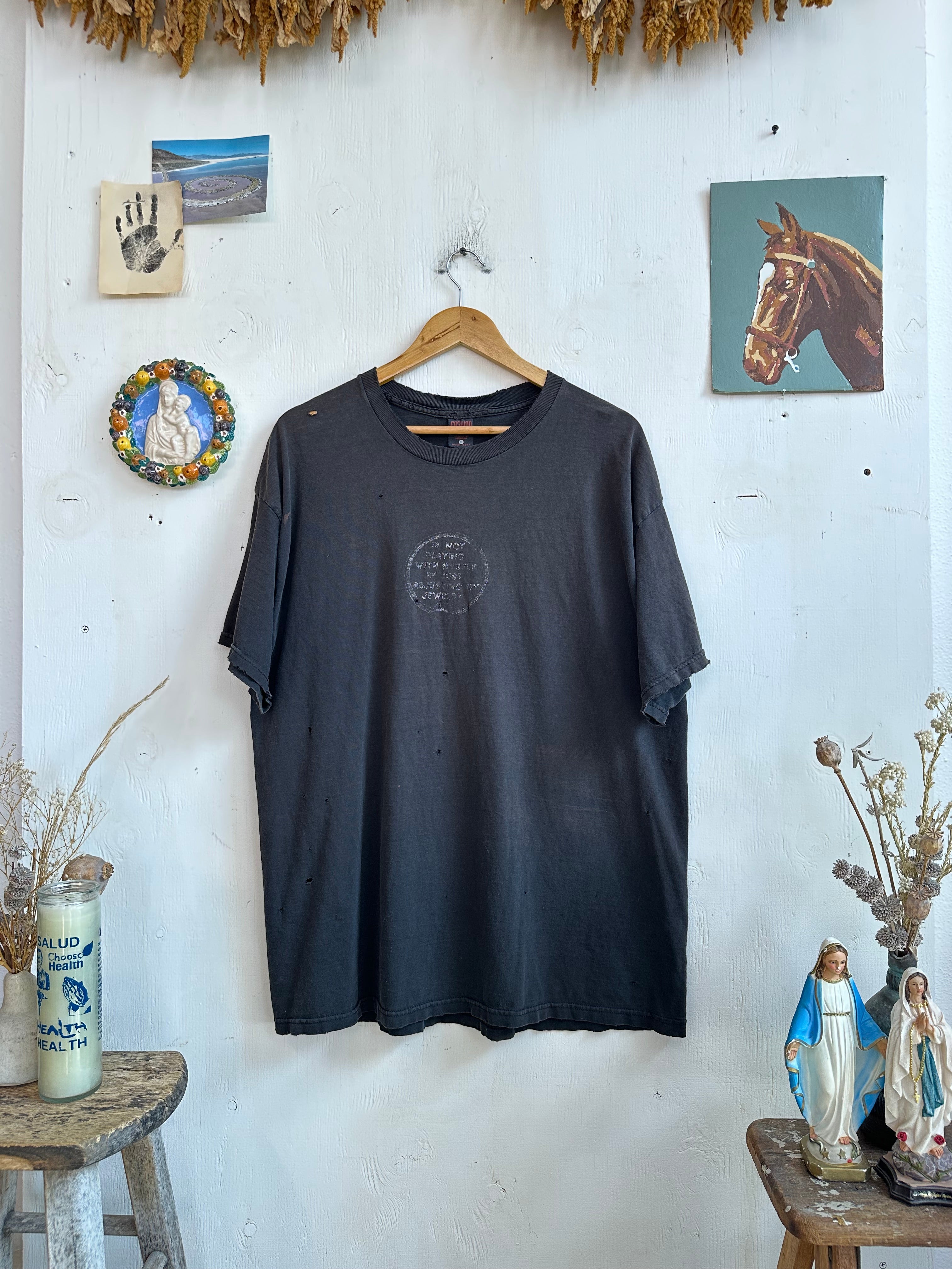 1990s Well Worn Adjusting My Jewelry Fashion Victim T-Shirt (XL)
