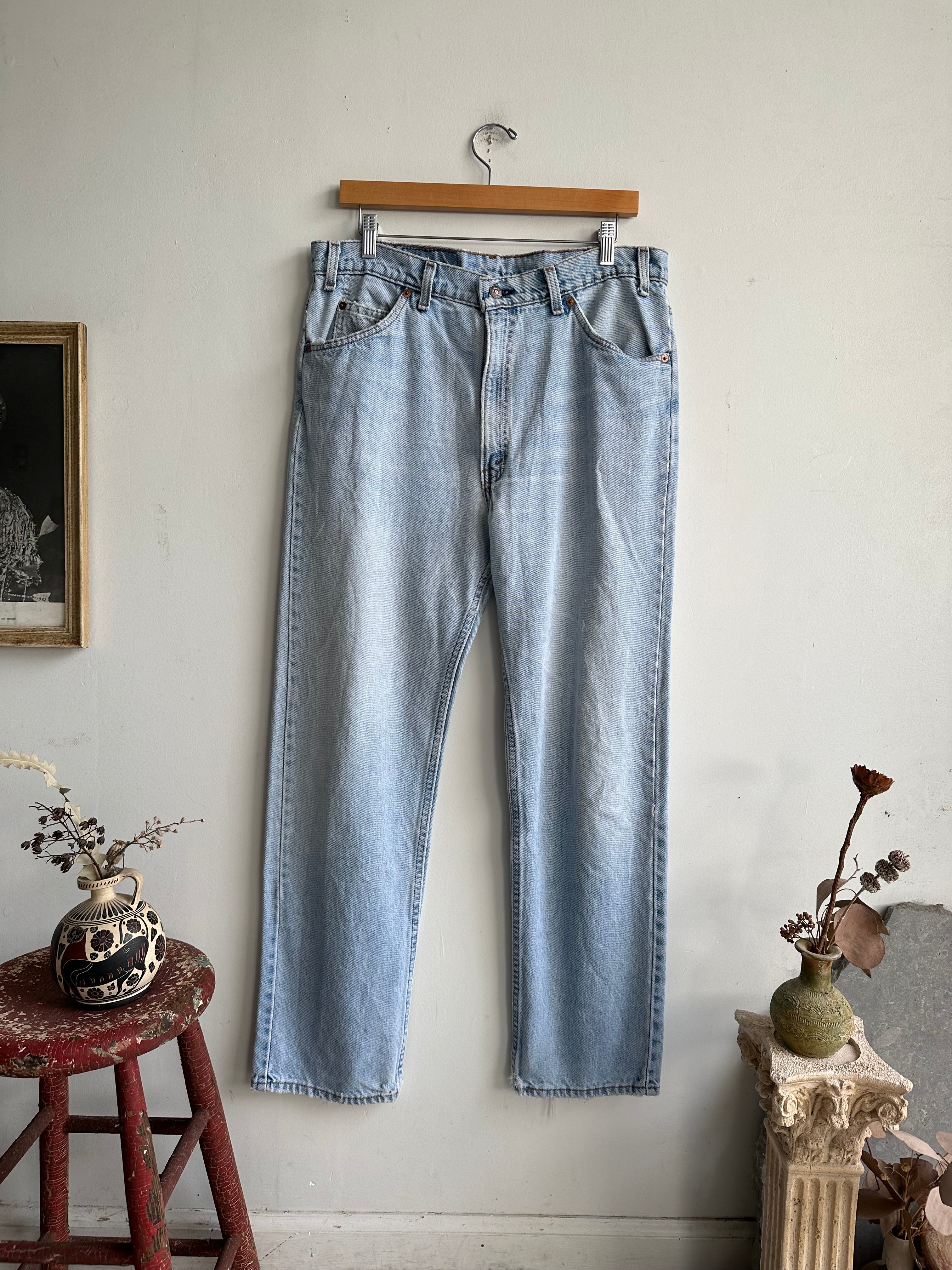 1990s Well-Worn Light Wash Levi's (35 x 29)