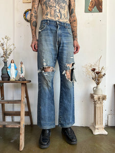 2000s Thrashed Levis 517 (34/31)