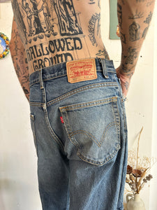 2000s Thrashed Levis 517 (34/31)