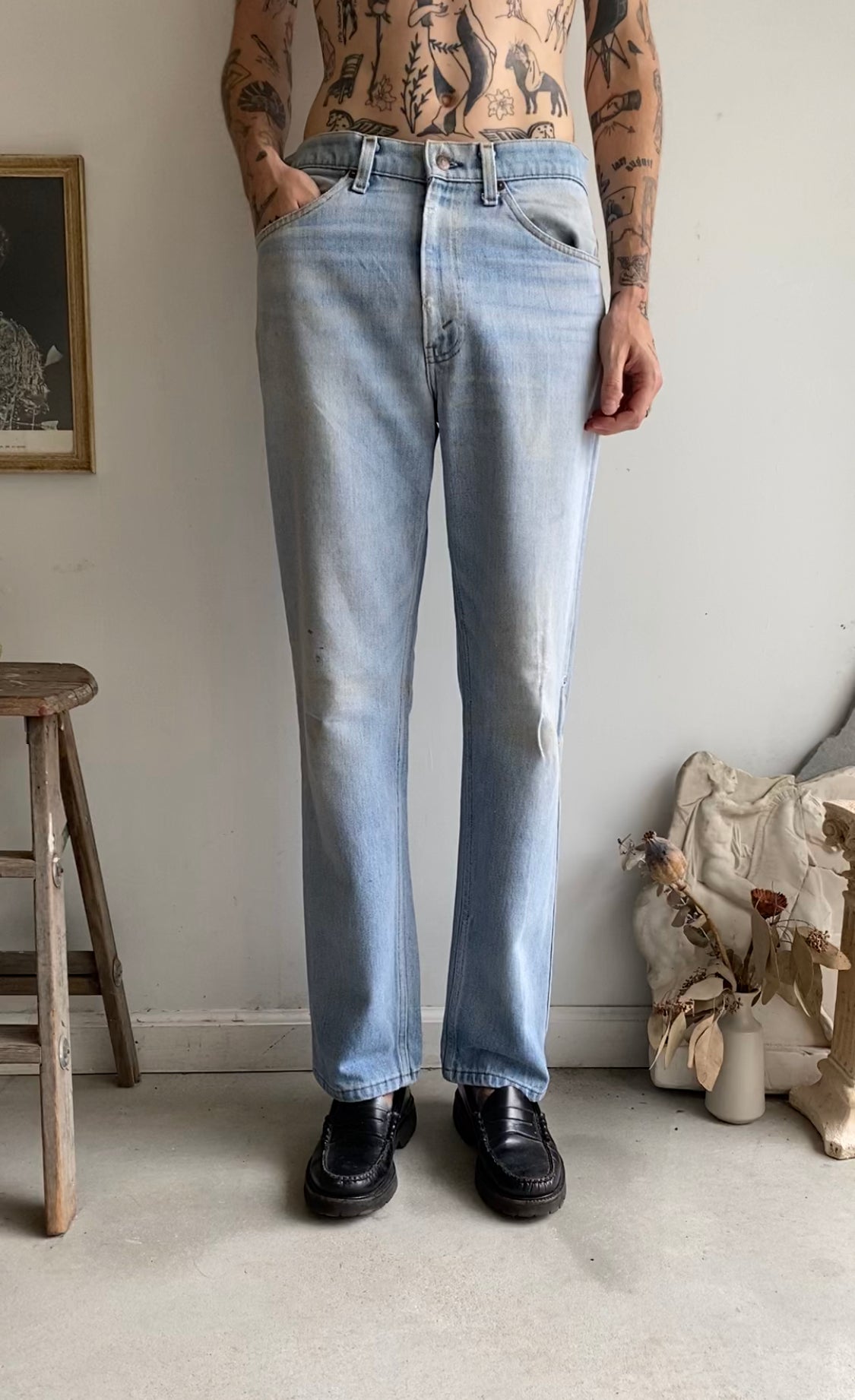 1980s Well-Worn Light Wash Levi's (32 x 30)