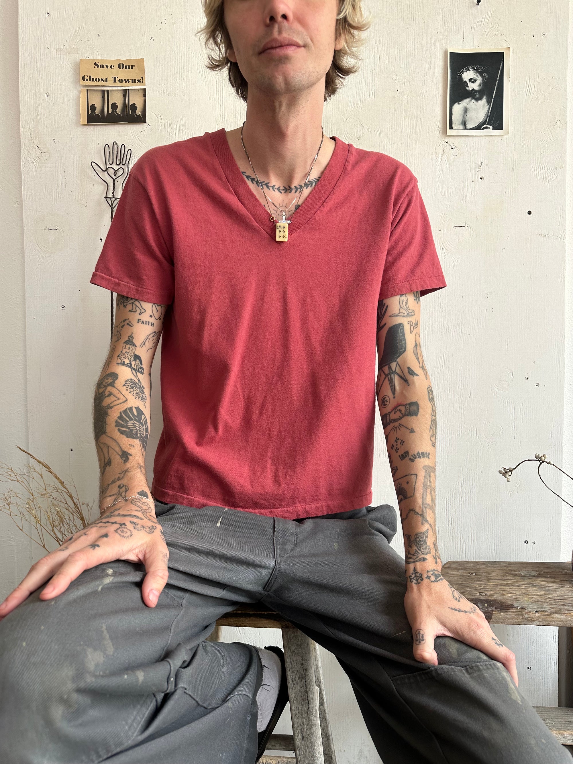1990s Faded Red V-Neck Blank