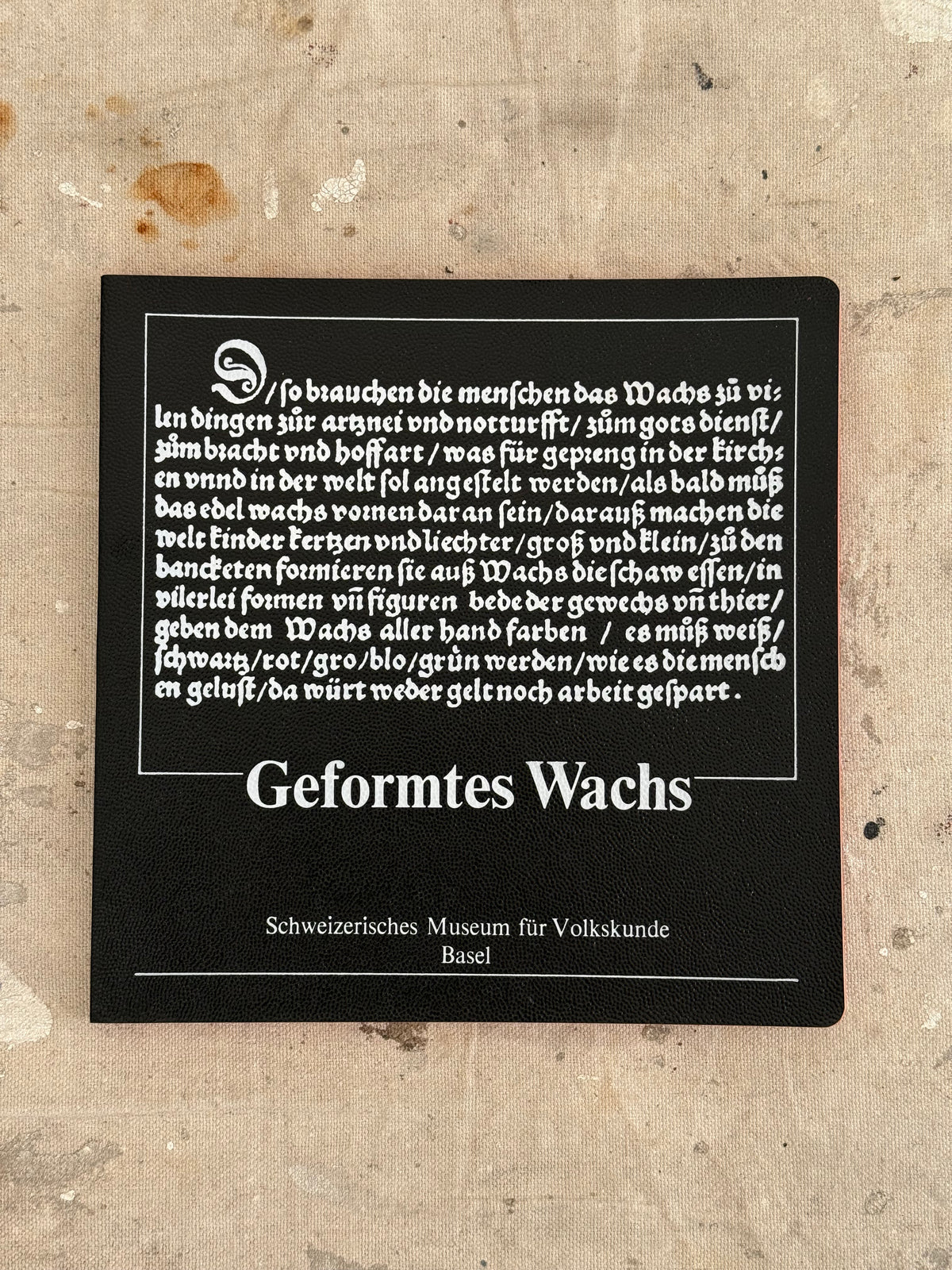 Geformtes Wachs Museum Book
