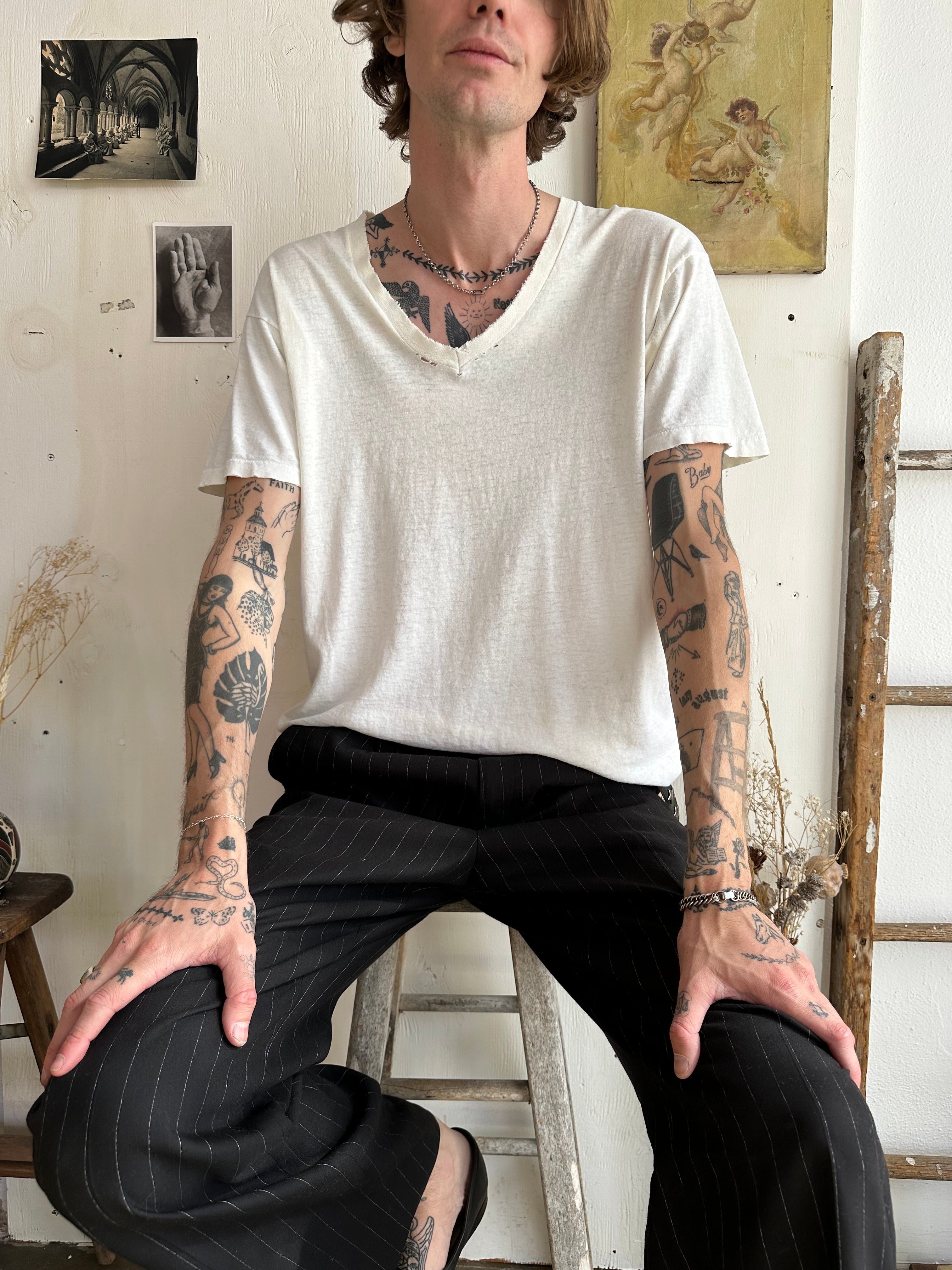 1980s Paper Thin V-Neck Blank (L)