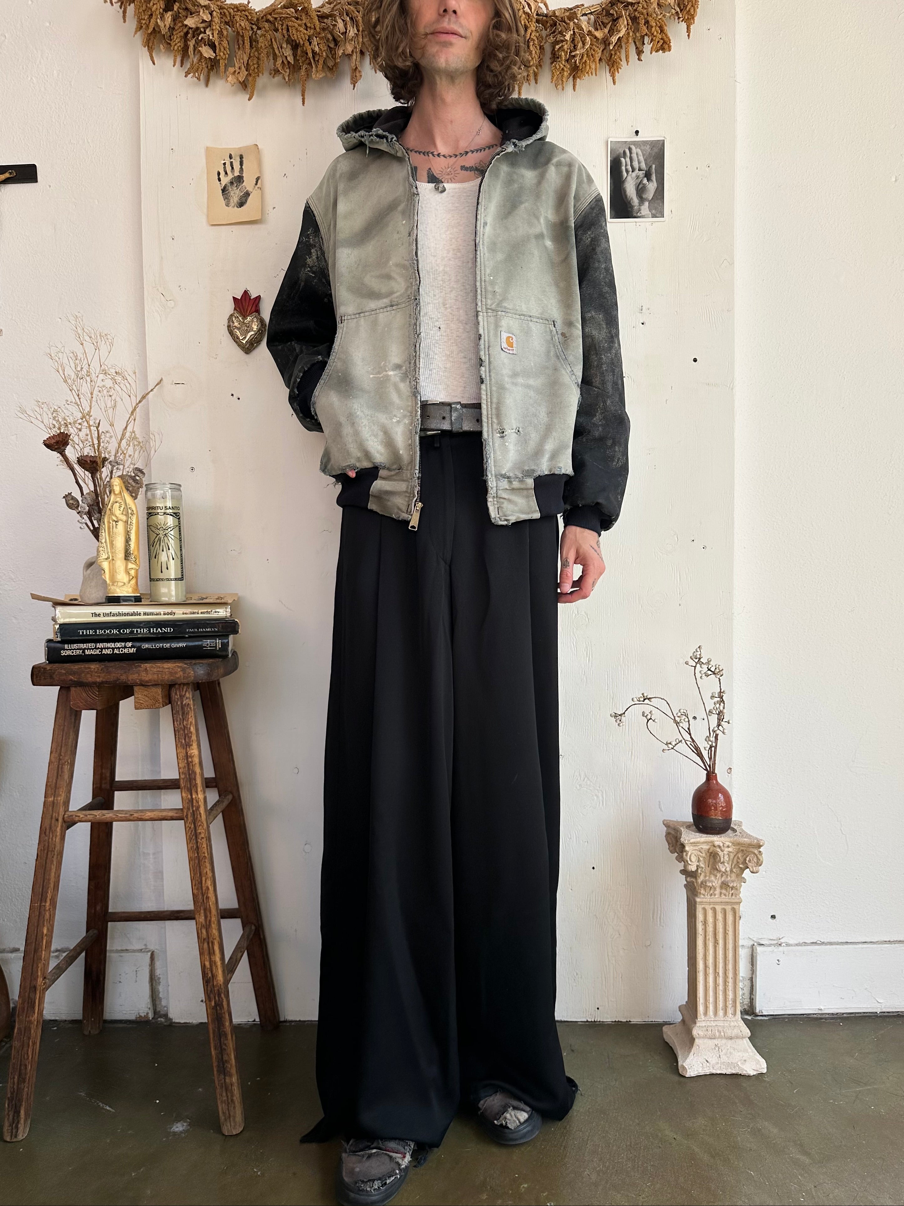 1990s Thrashed and Sunfaded Waxed Sleeved Carhartt Work Jacket (Boxy L)