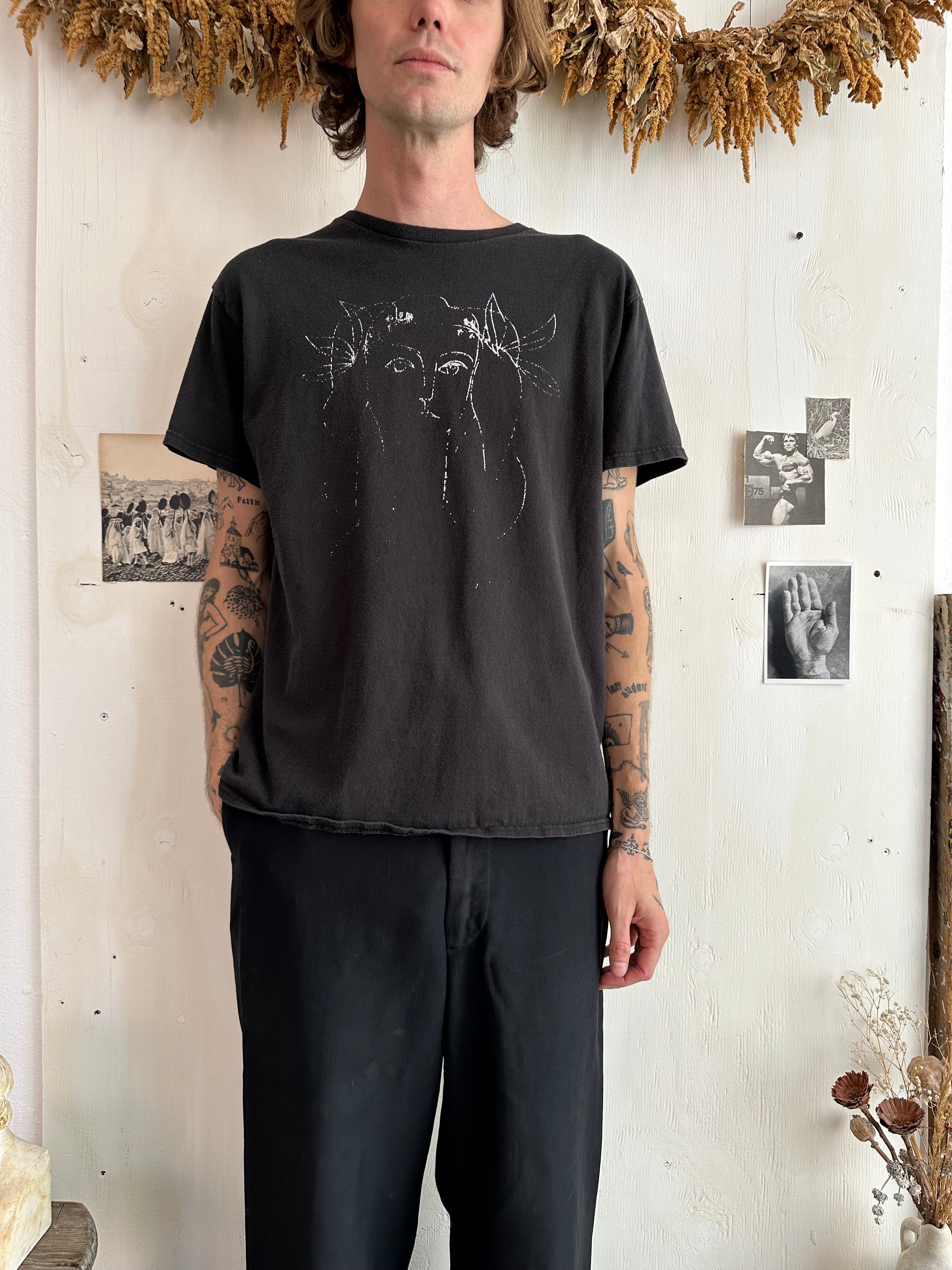 2000s Faded Picasso Drawing T-Shirt (M)