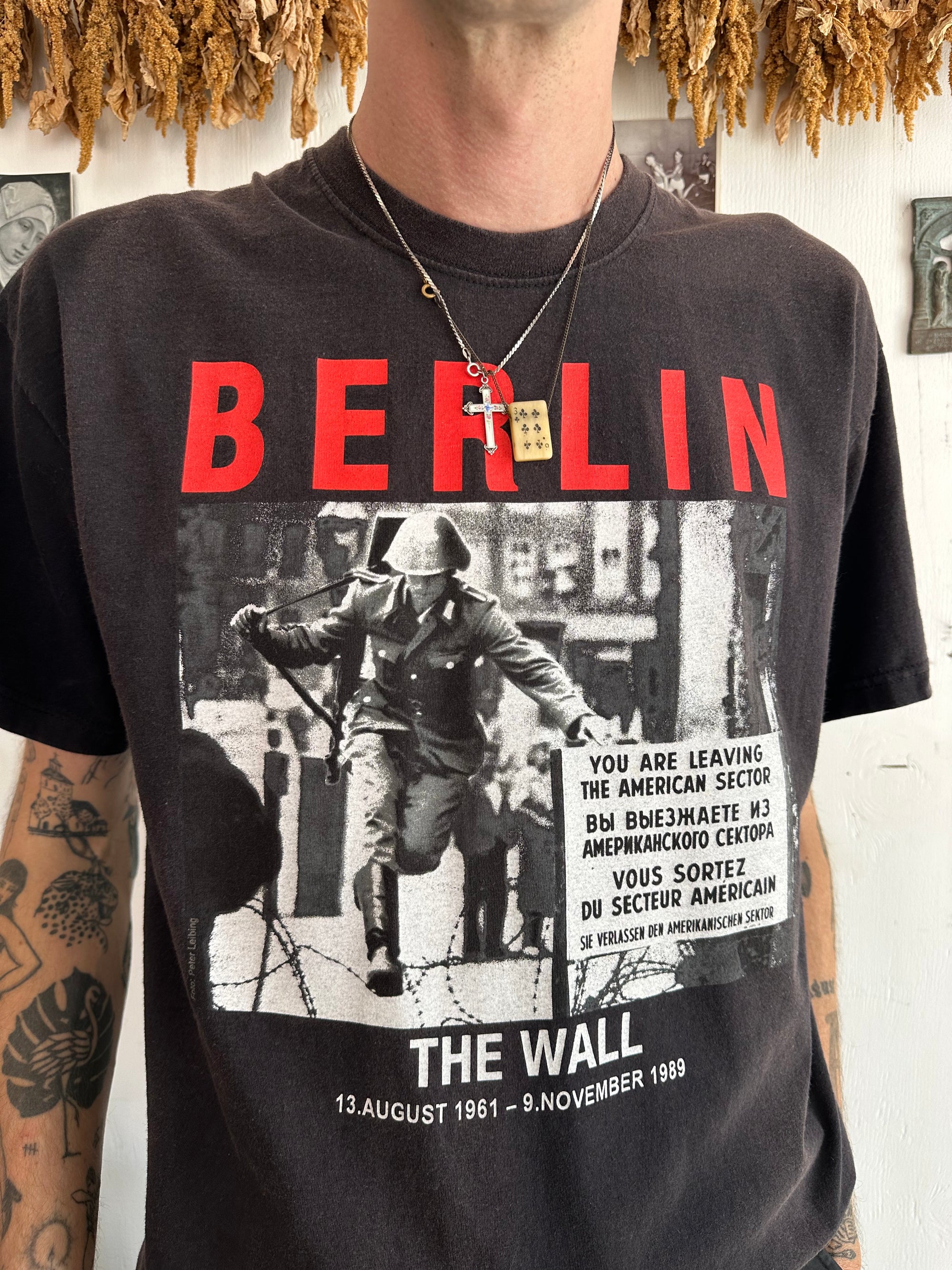 2000s Sunfaded Berlin The Wall Tee