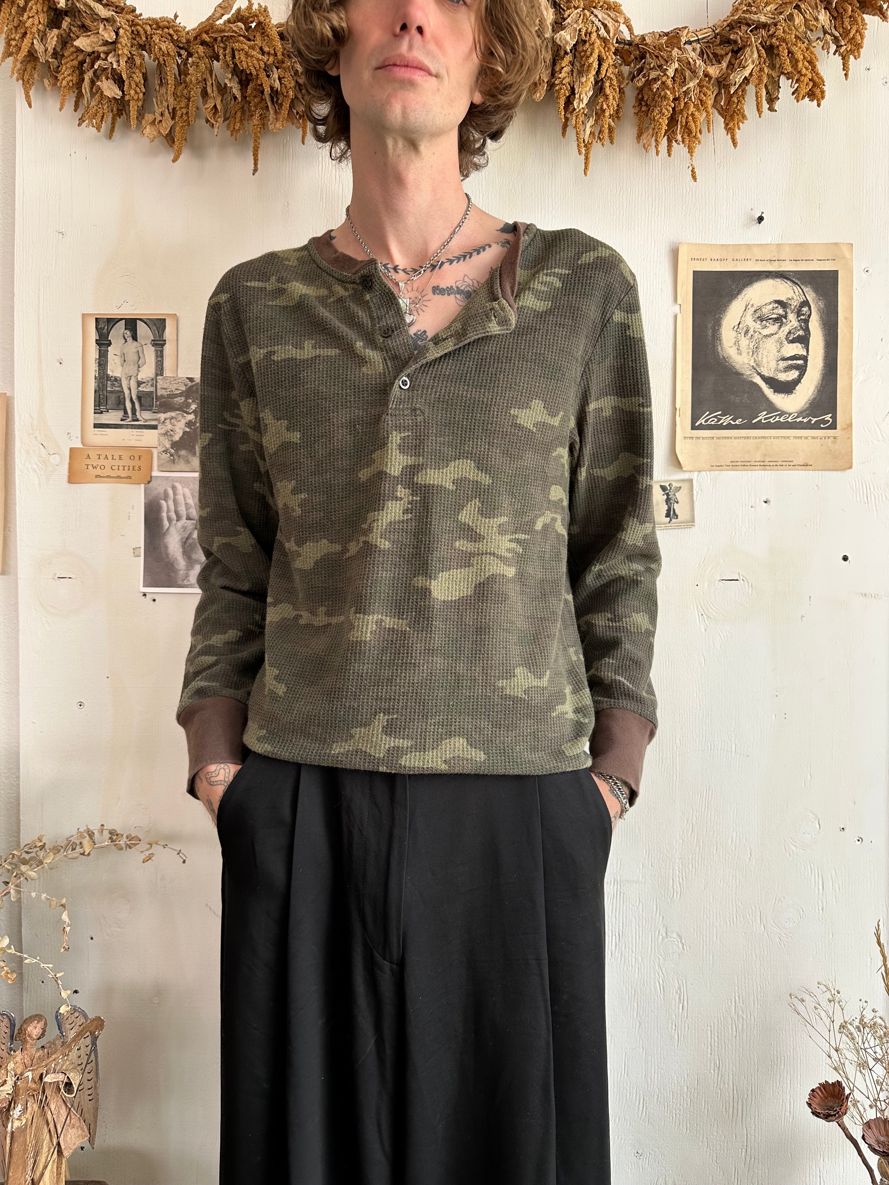 2000s Camo Thermal Longsleeve Henley (M/L)