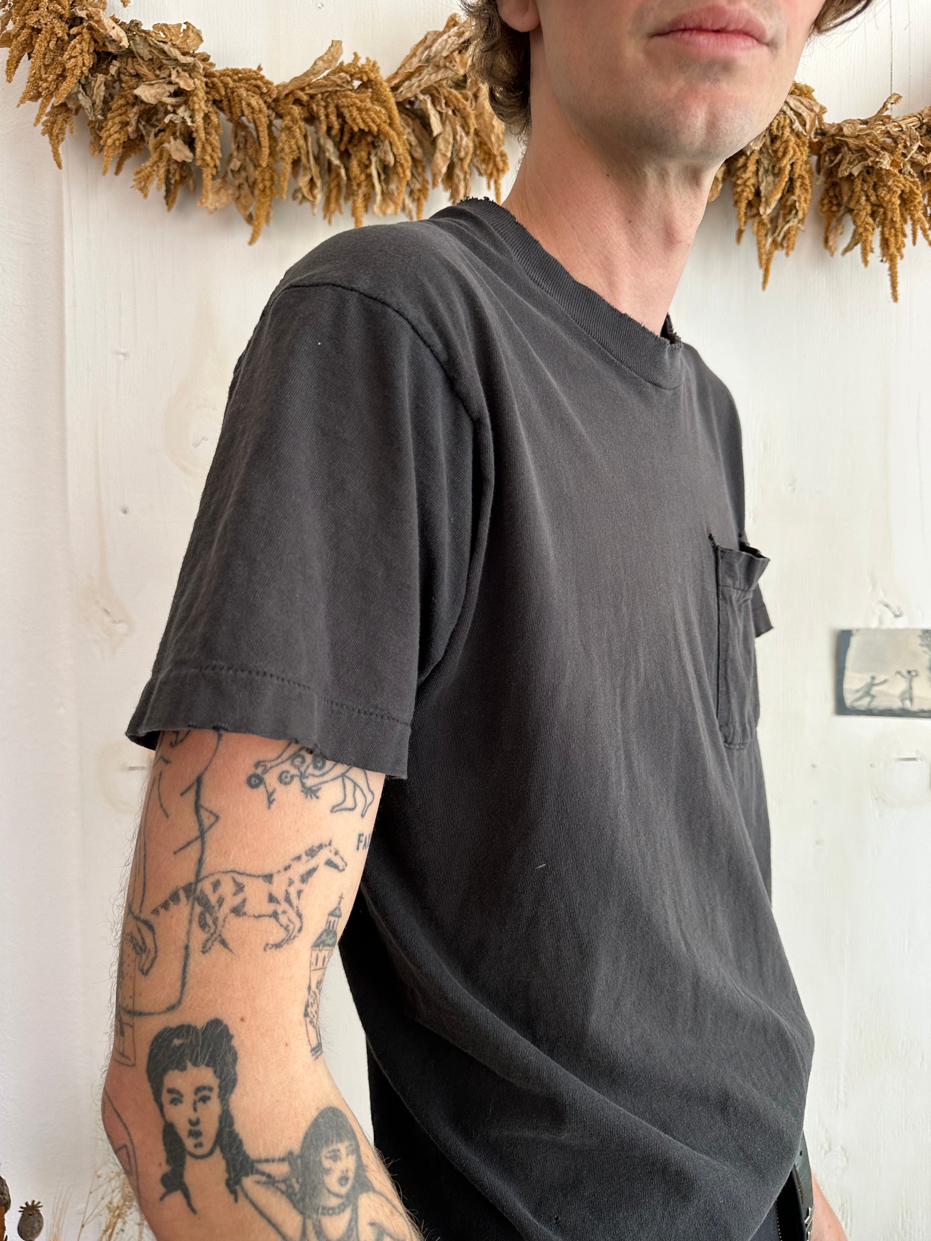1980s Sun Faded Well Worn Black Pocket Tee (Boxy M)