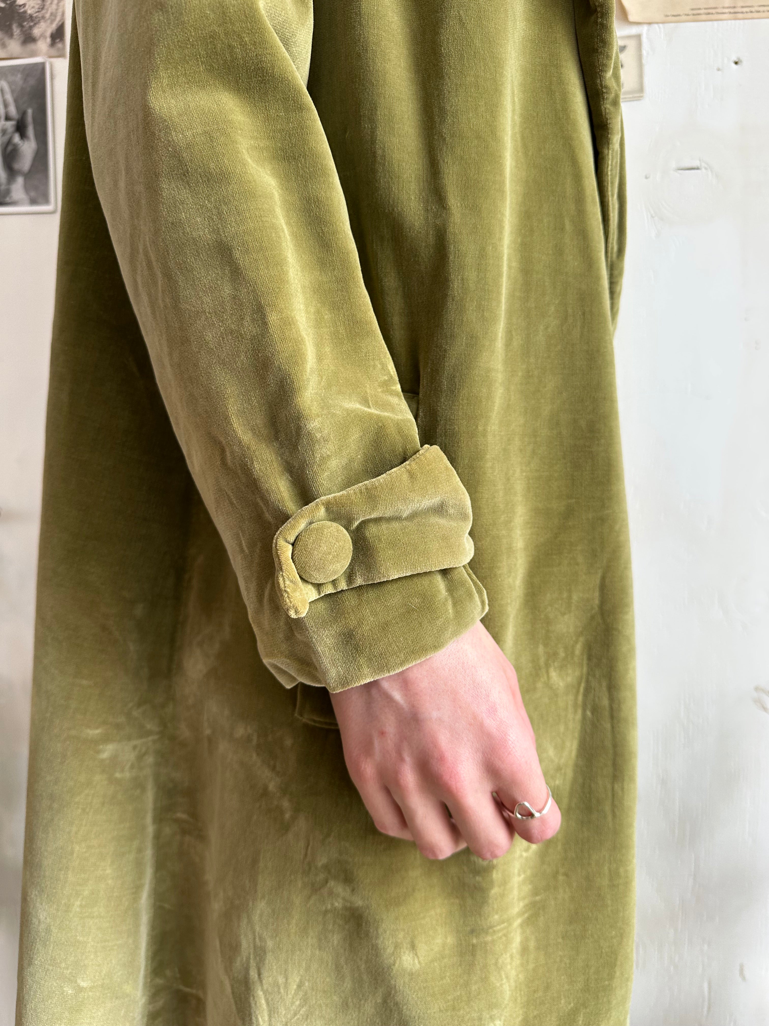 1970s Sun-Faded Velvet Green Trench-Coat with Pins
