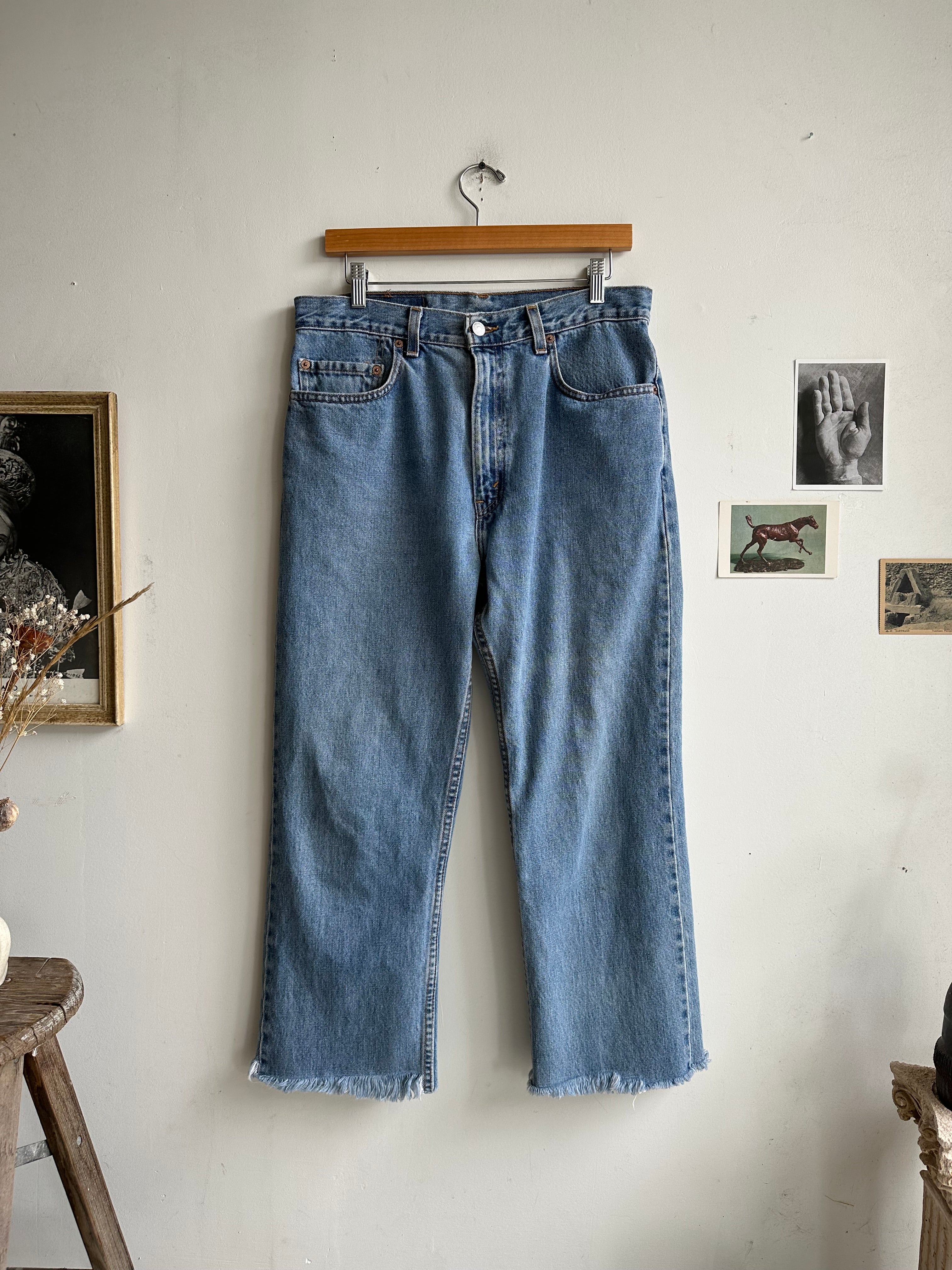 1980s Chopped Relaxed Levi’s Jeans (33 x 26)