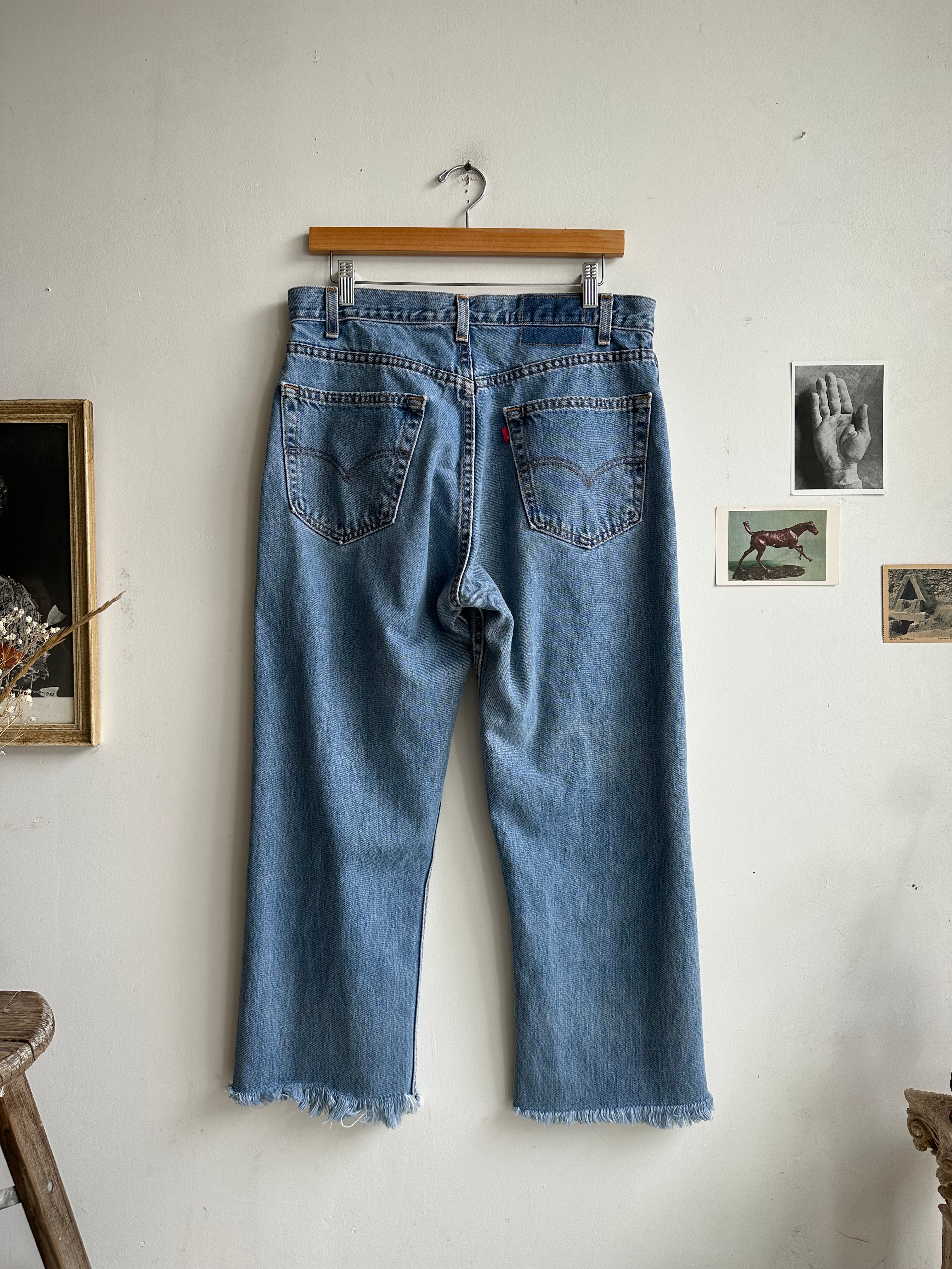 1980s Chopped Relaxed Levi’s Jeans (33 x 26)