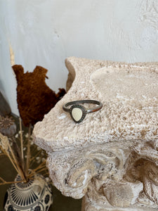 Vintage White Pendant Ring (7.5)