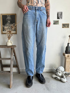 1990s Faded Levi’s Relaxed 550s Jeans (32 x 32)