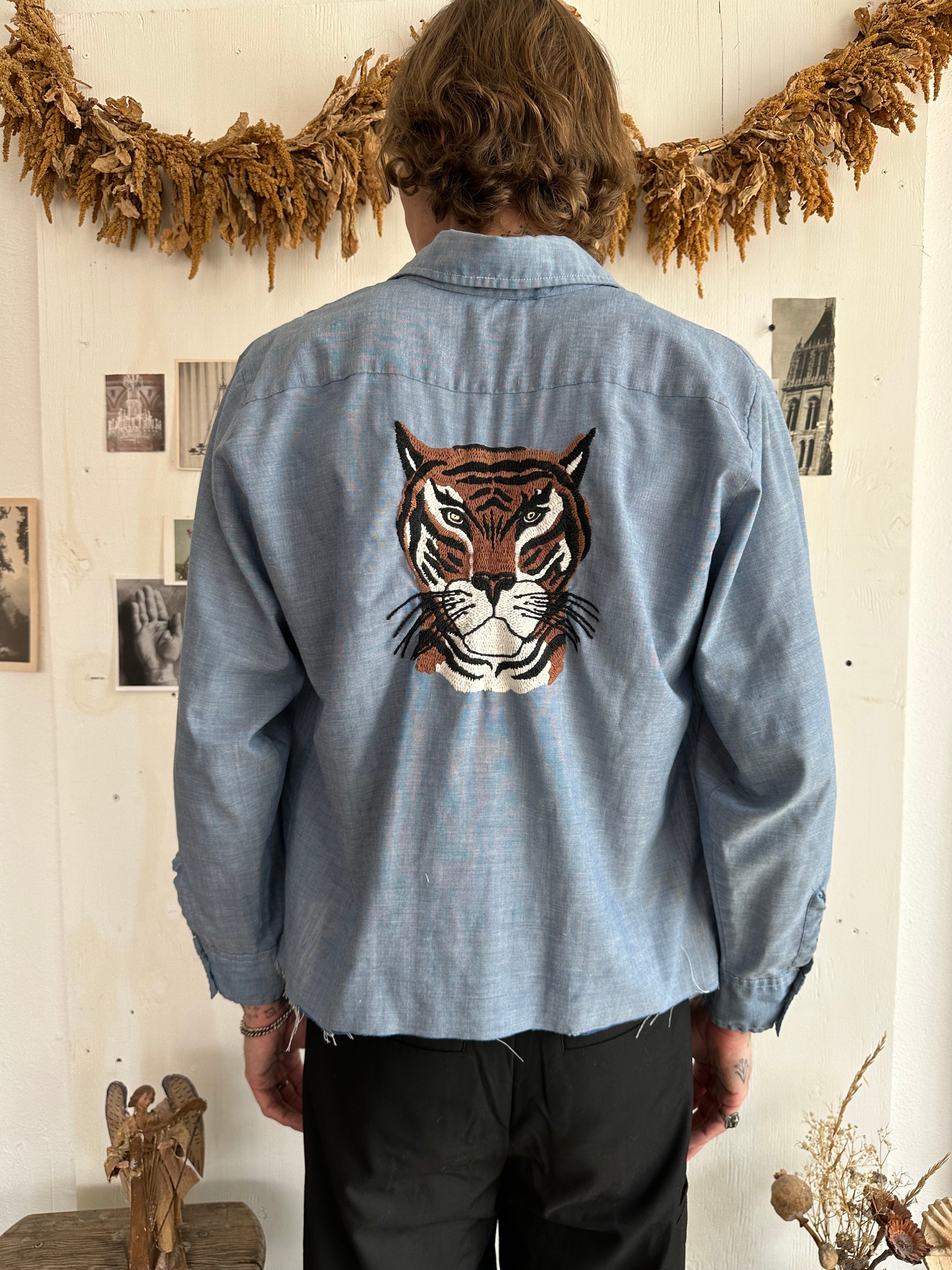 1970s Chopped Tiger Chain Stitched Button Up (Boxy M)