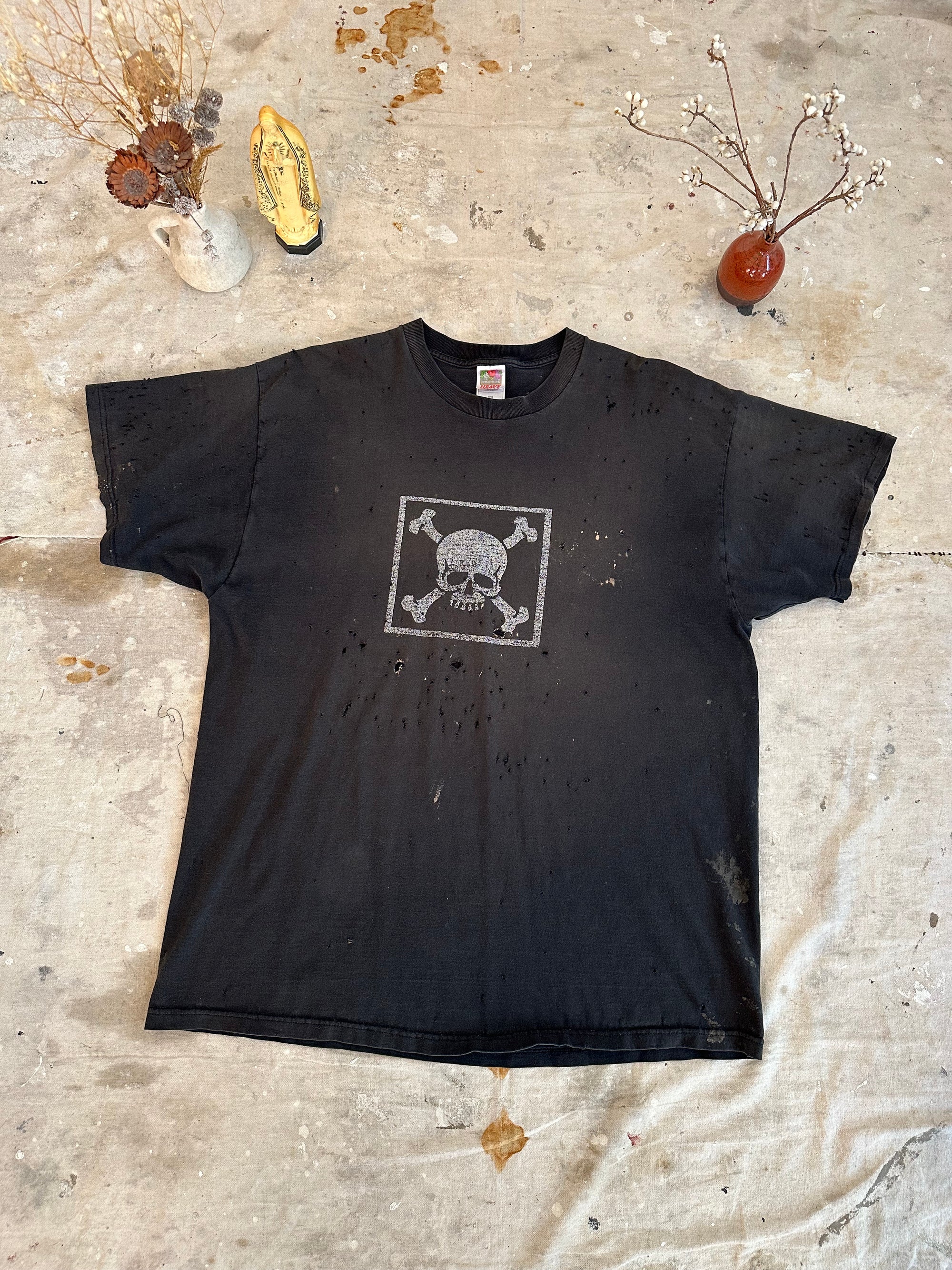 2000s Thrashed Skull and Crossbones T-Shirt