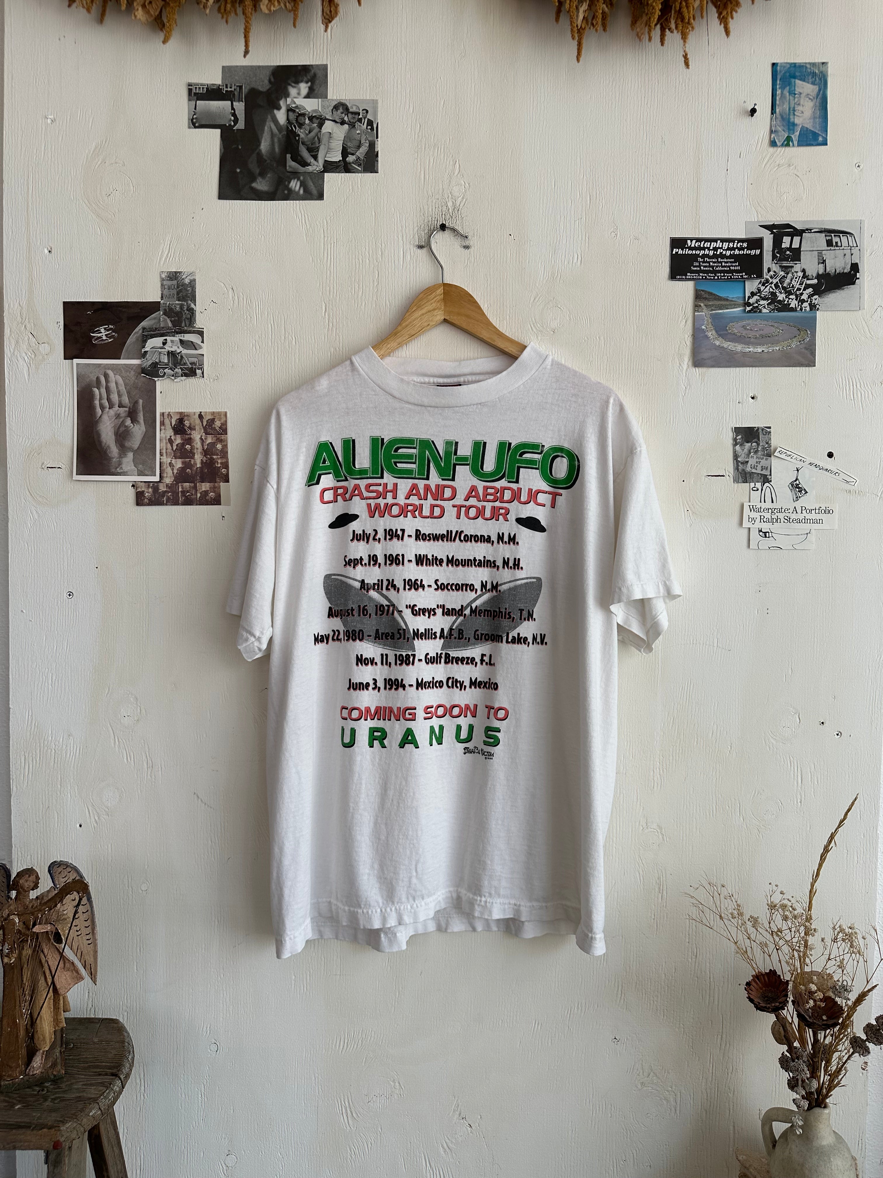 1990s Fashion Victim Alien-UFO World Tour (XL)