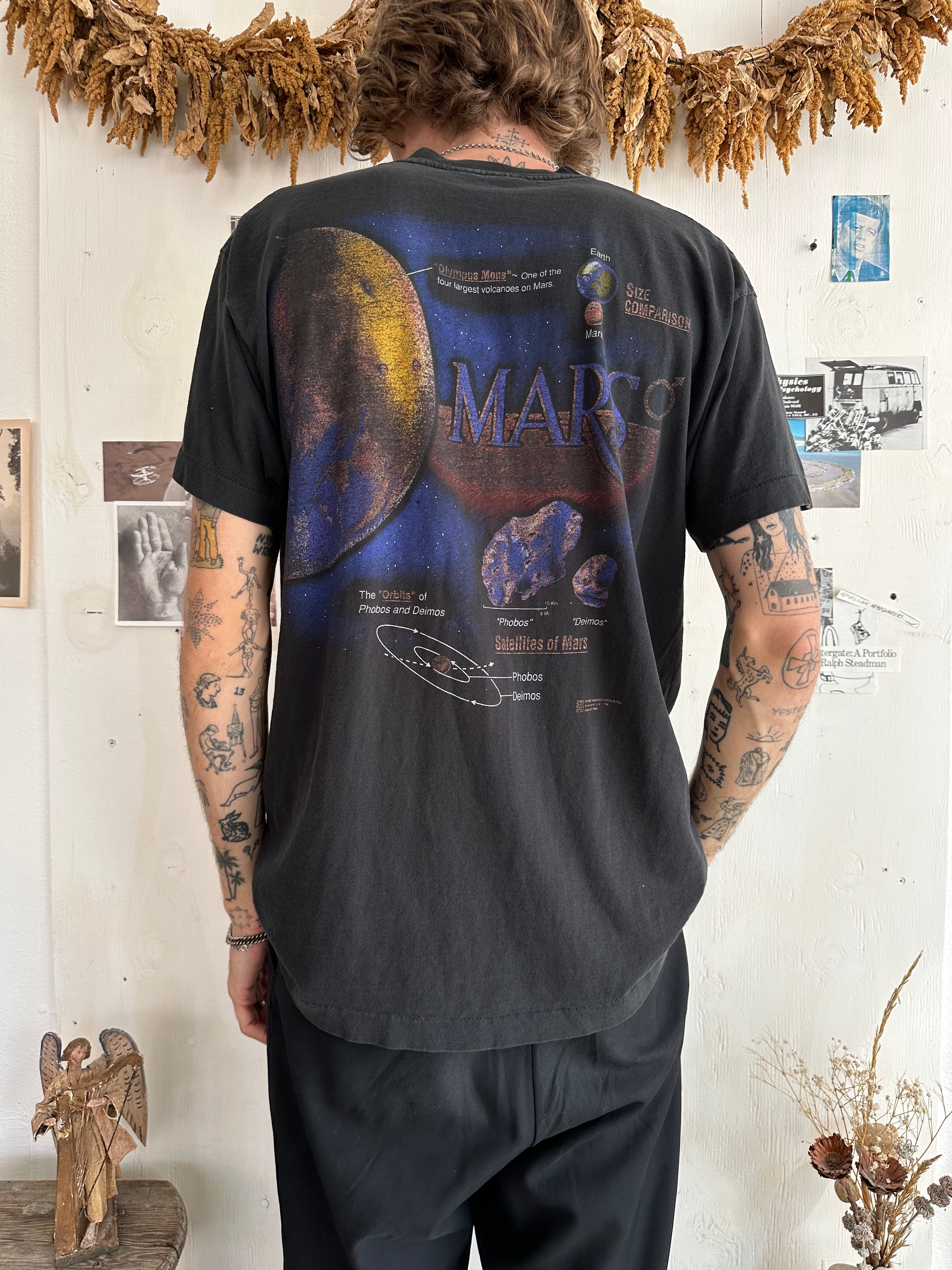 1990s Faded Six Flags Mars Tee (L/XL)