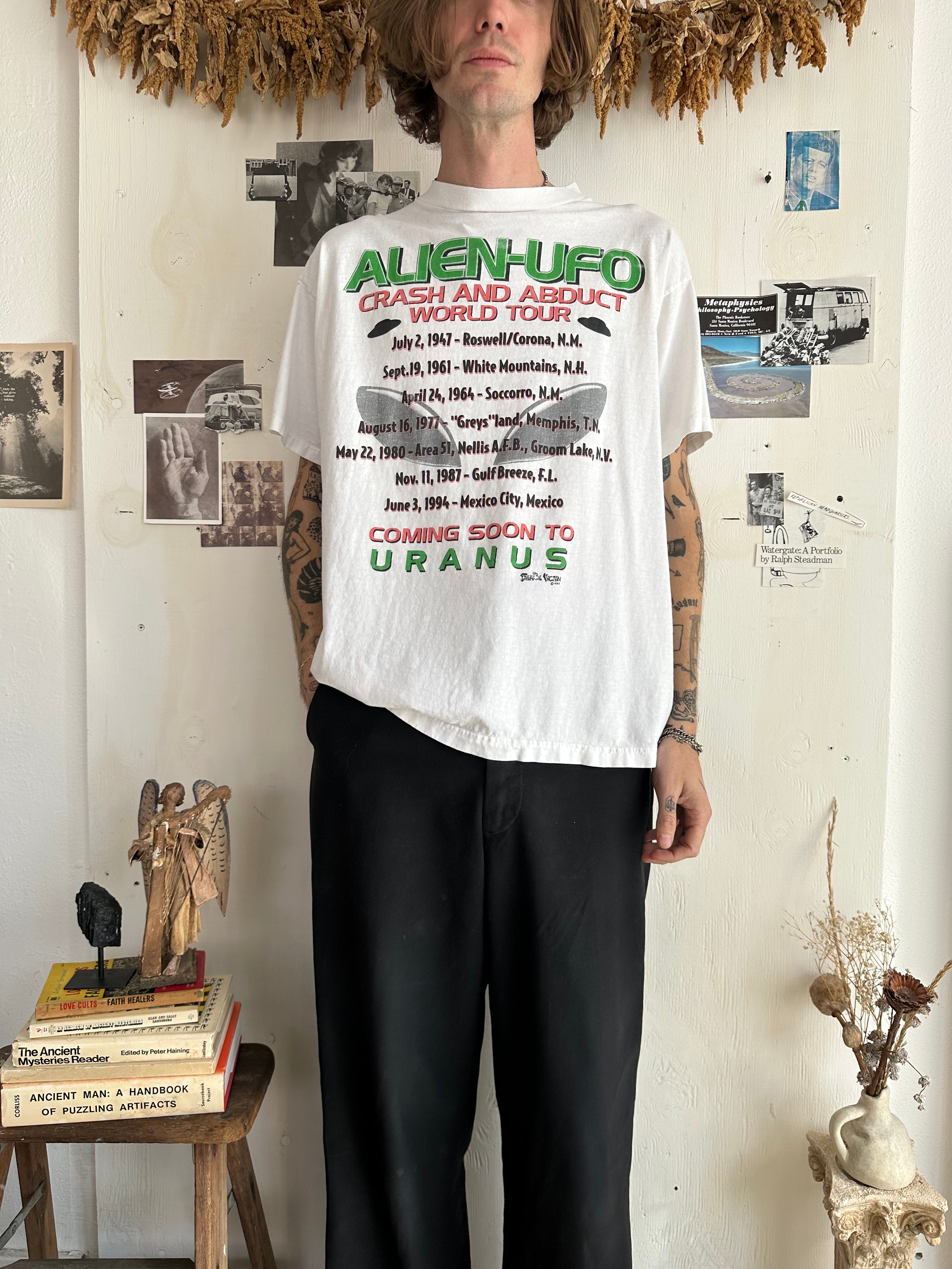 1990s Fashion Victim Alien-UFO World Tour (XL)