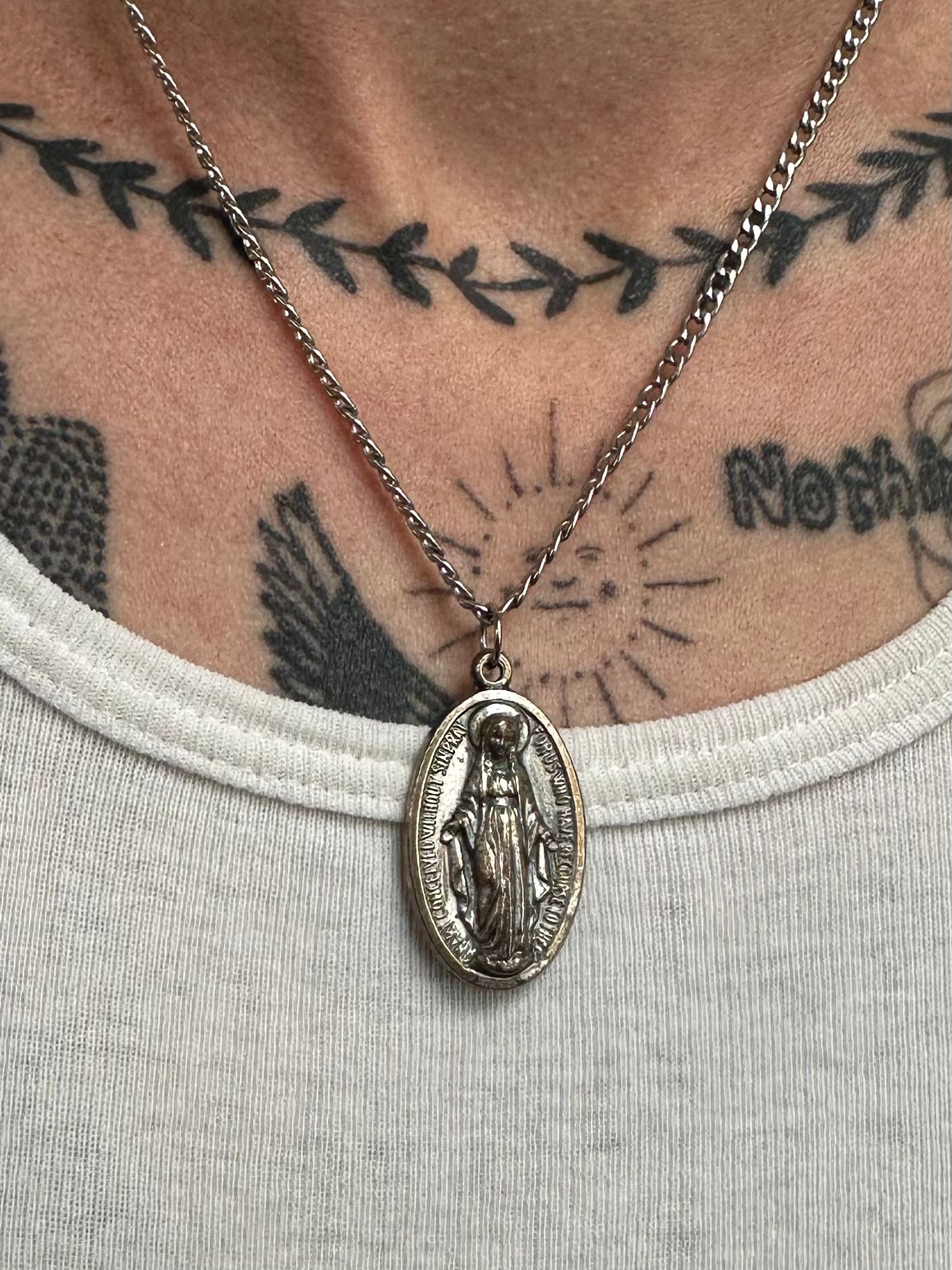 Vintage Virgin Mary Pendant Necklace (18")