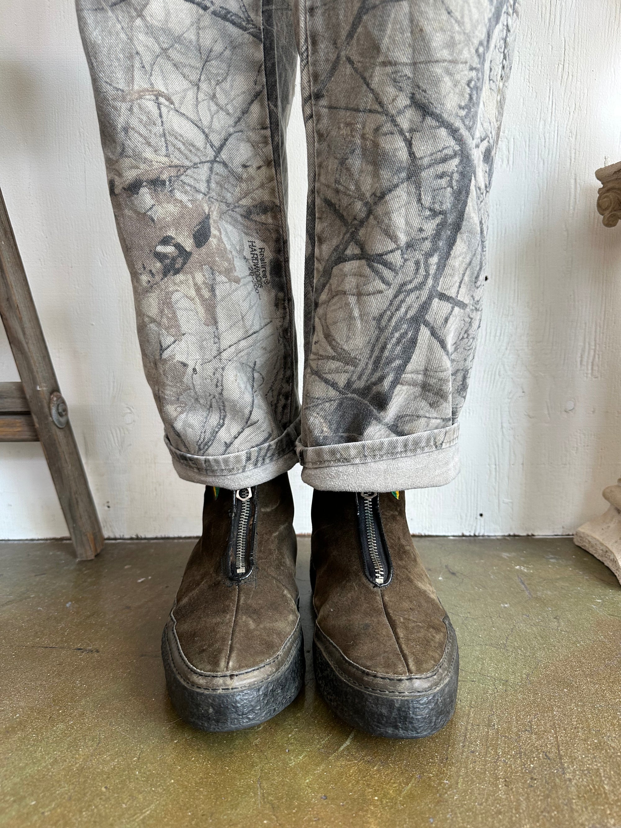 Women’s Front Zip Euro Suede Boots (W7.5)
