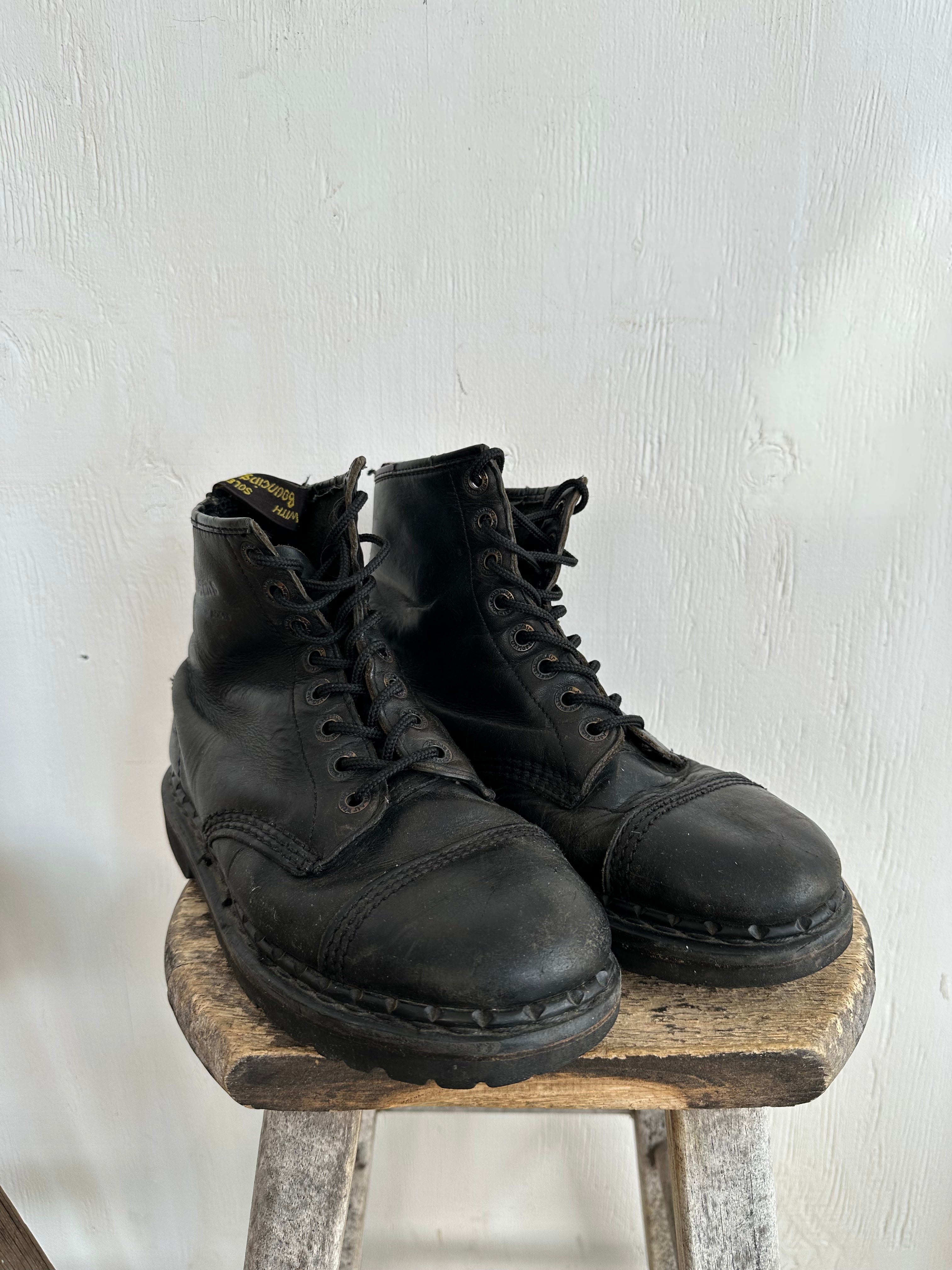 Well Worn Made In England Doc Marten Combat Boots (M8.5)