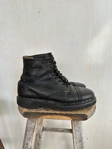 Well Worn Made In England Doc Marten Combat Boots (M8.5)