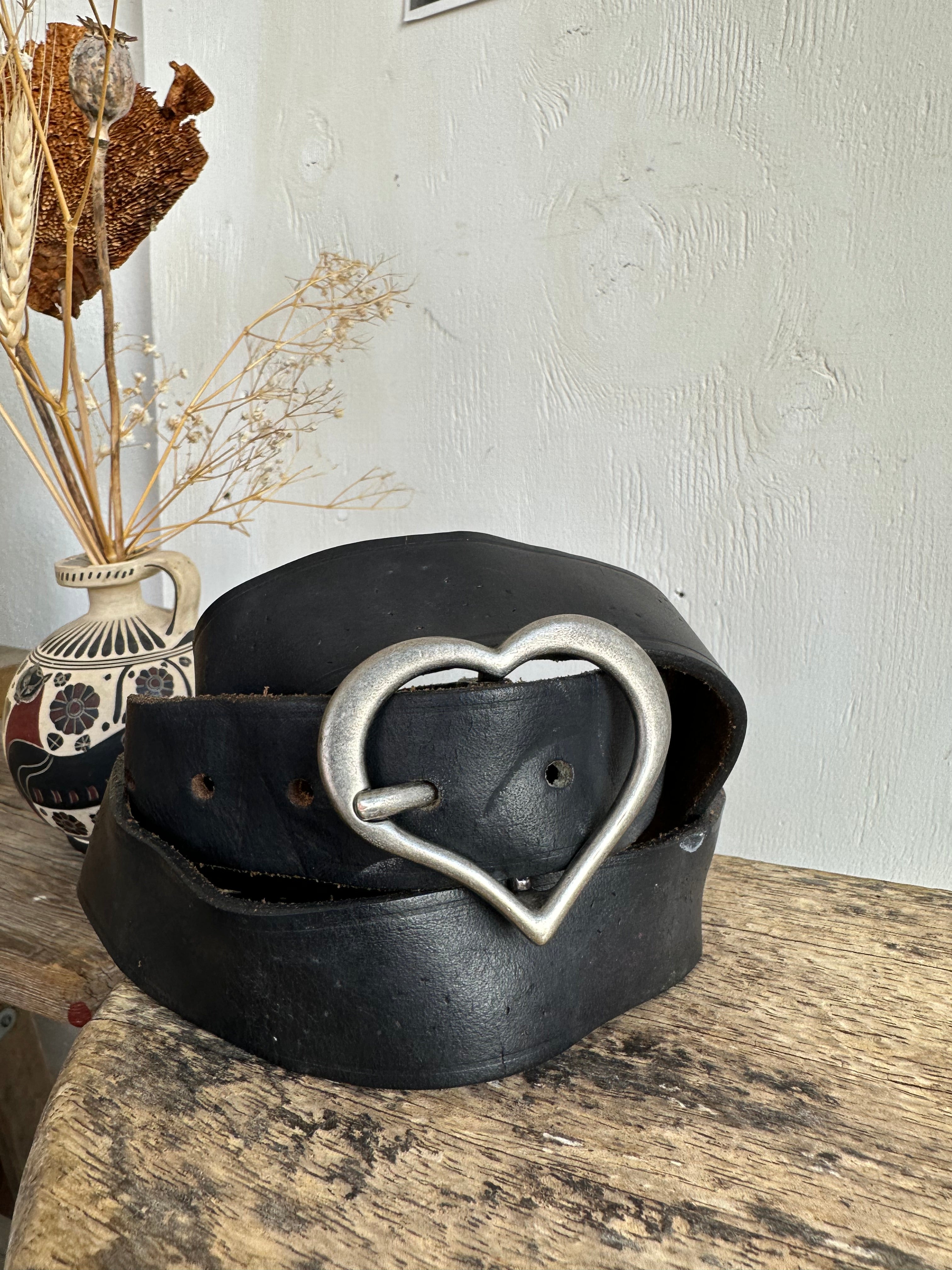 1990s Heart Buckle Leather Belt (34" - 38")