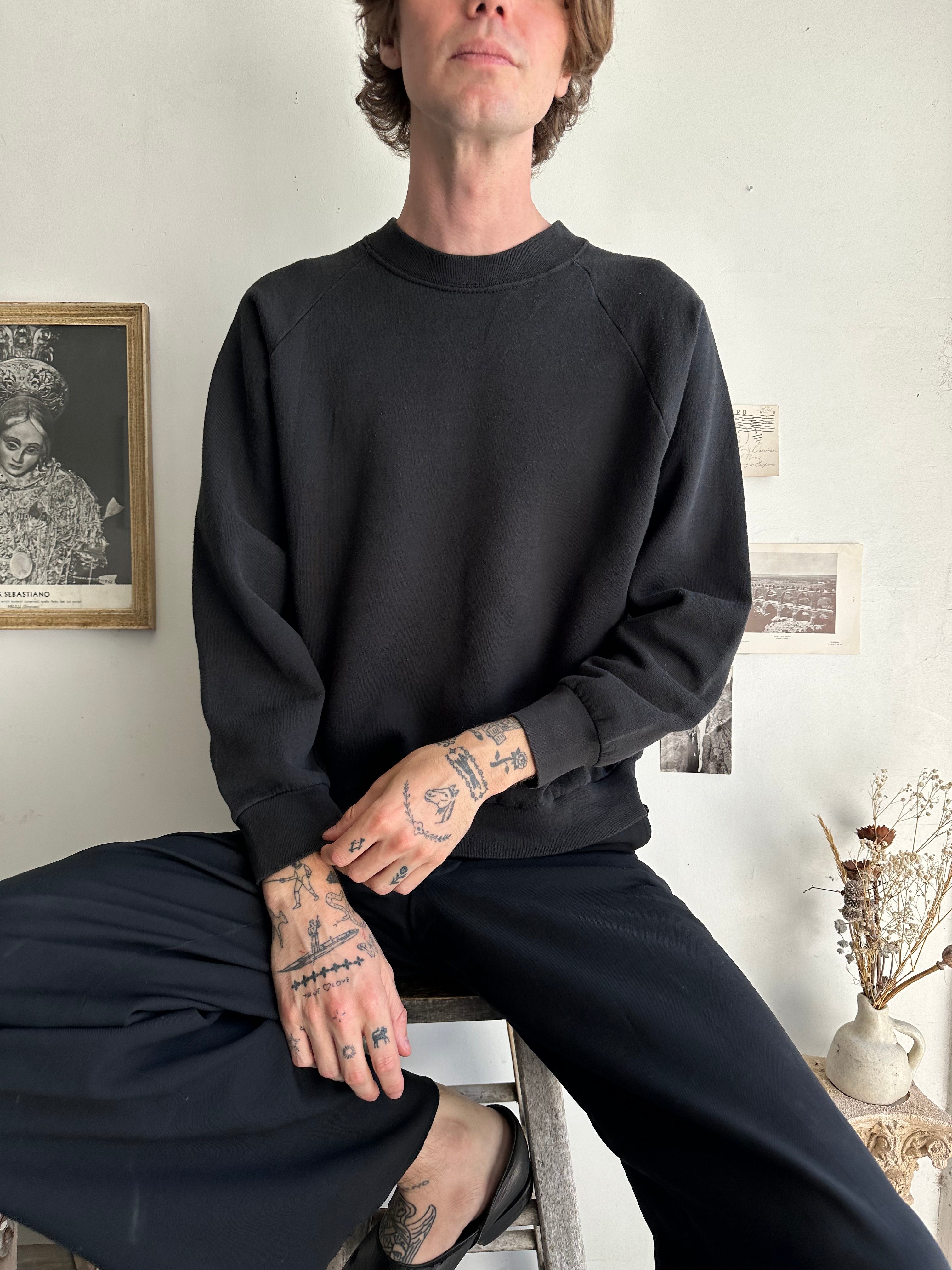 1990s Fruit of the Loom Black Sweatshirt (M)