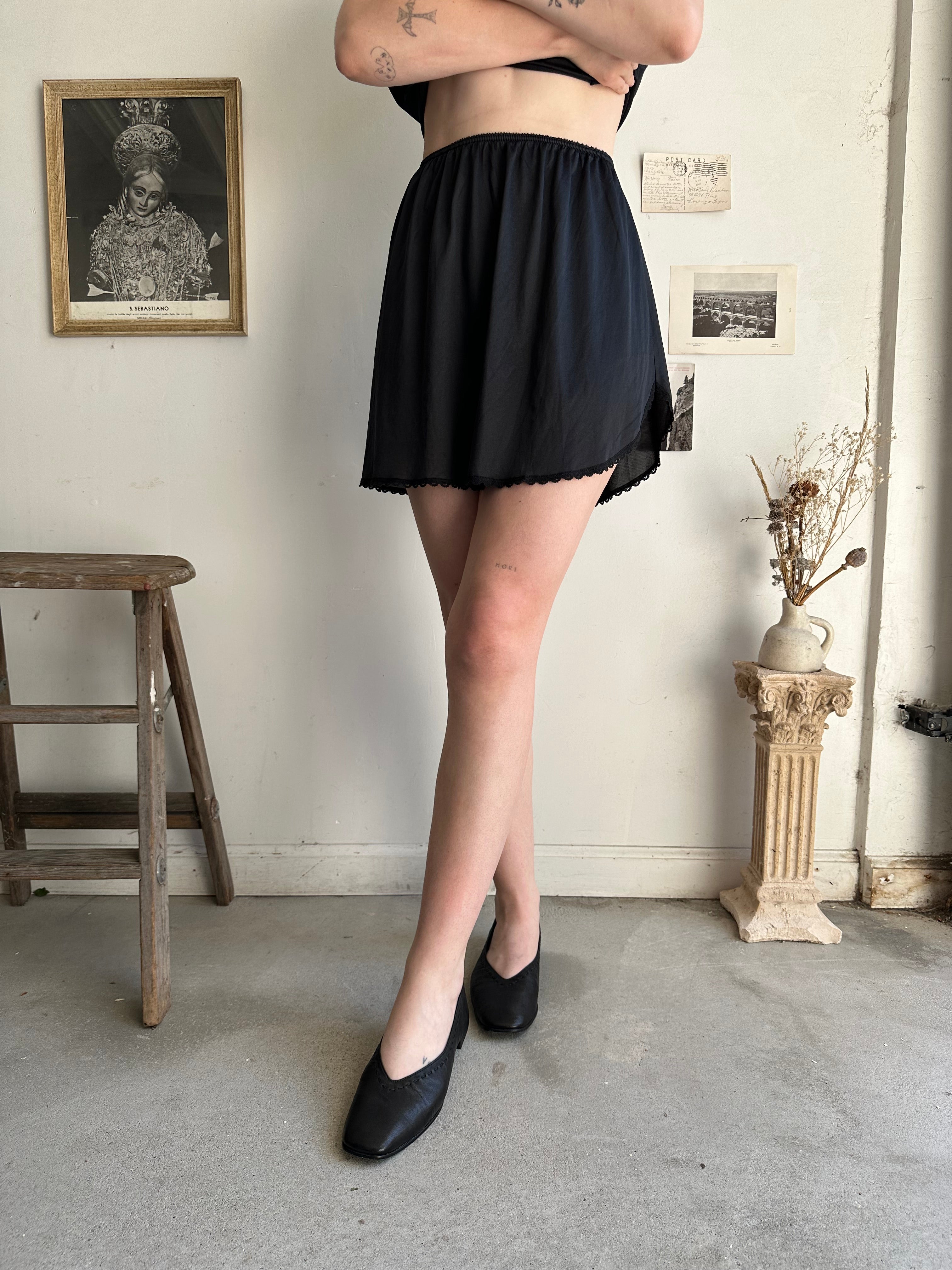 1990s Black Mini Slip Skirt (XS/S)