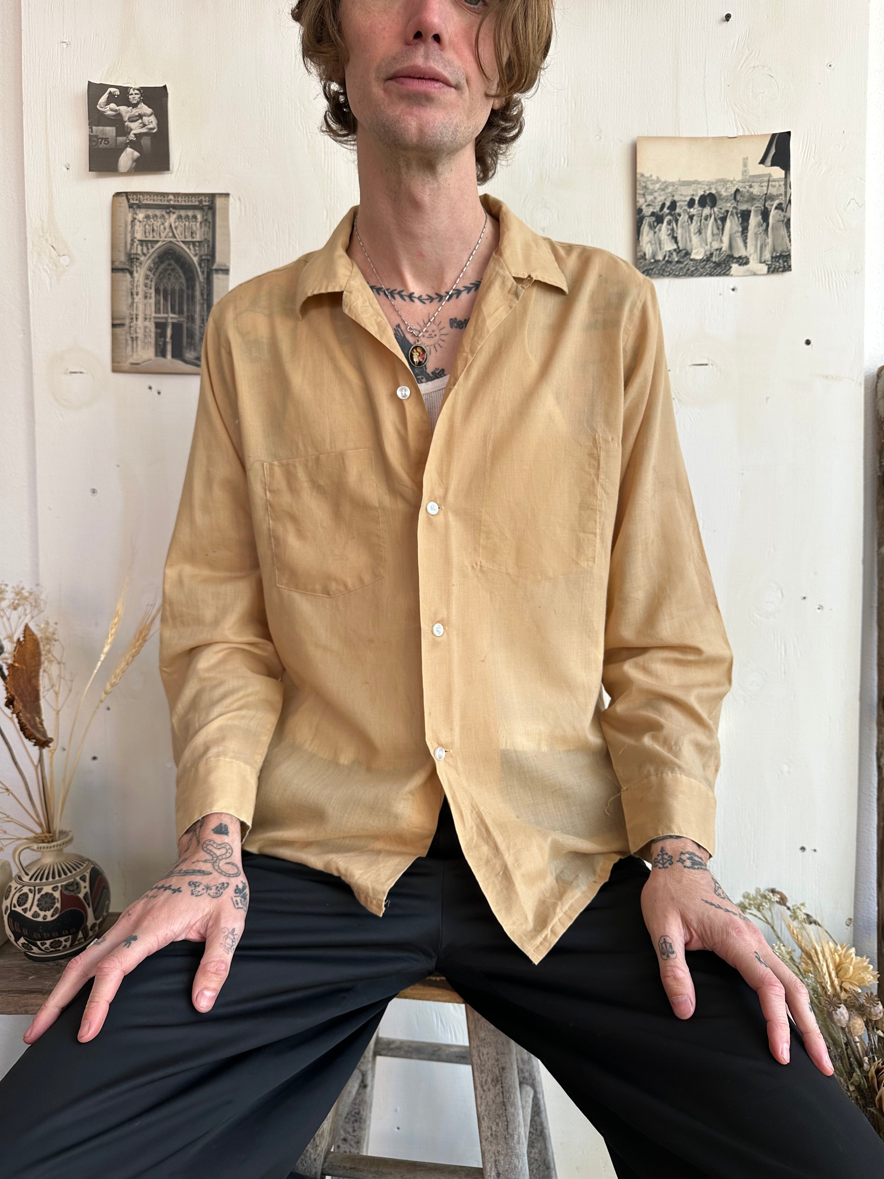 1970s Paper-Thin Loop Collar Button-Up (L/XL)