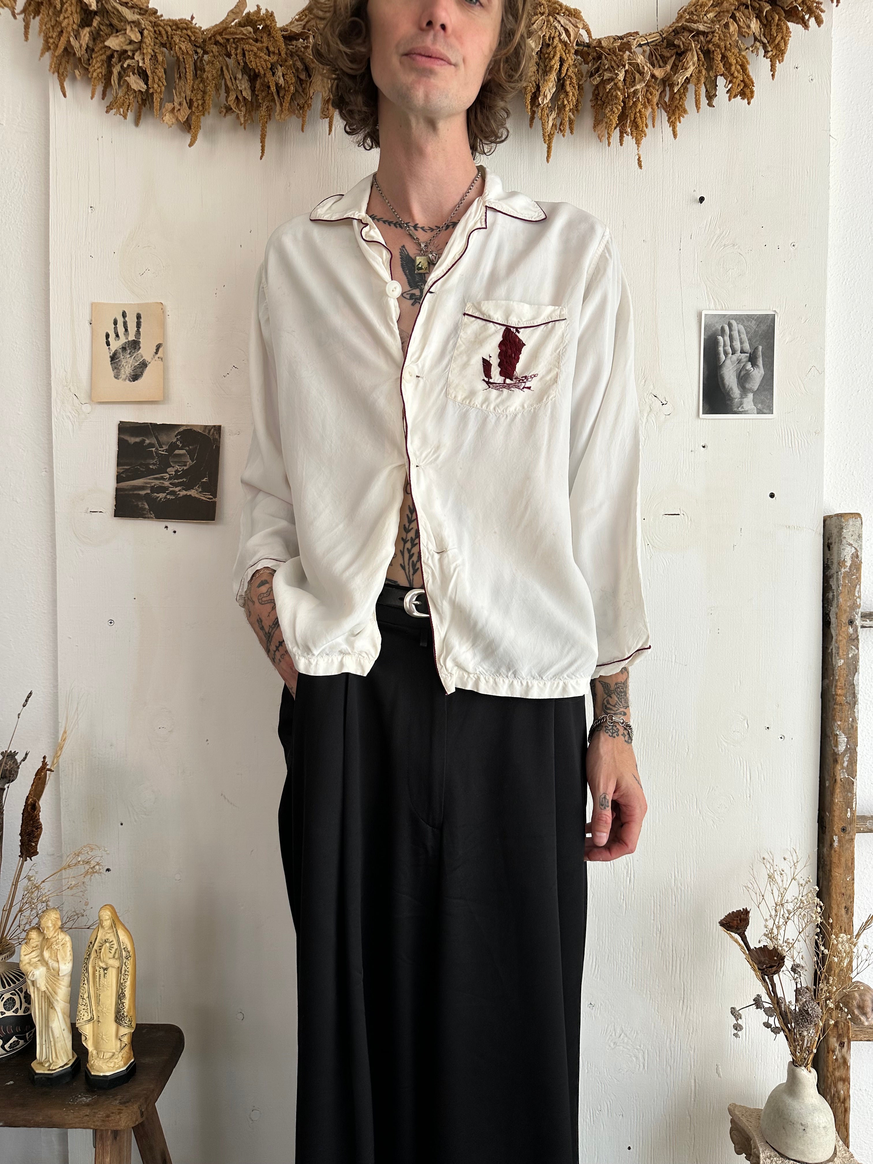1960s Embroidered Souvenir Acetate Button Up (Boxy L)