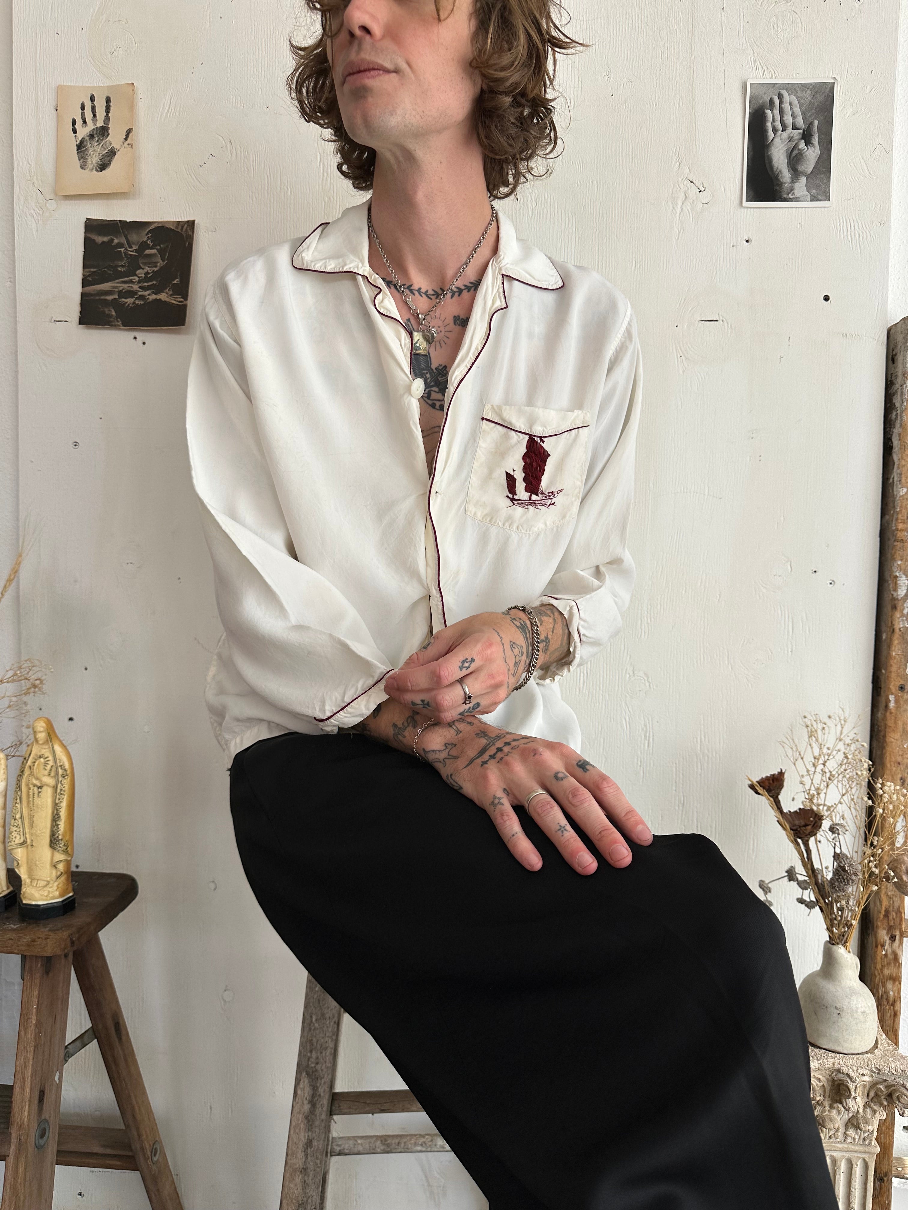 1960s Embroidered Souvenir Acetate Button Up (Boxy L)