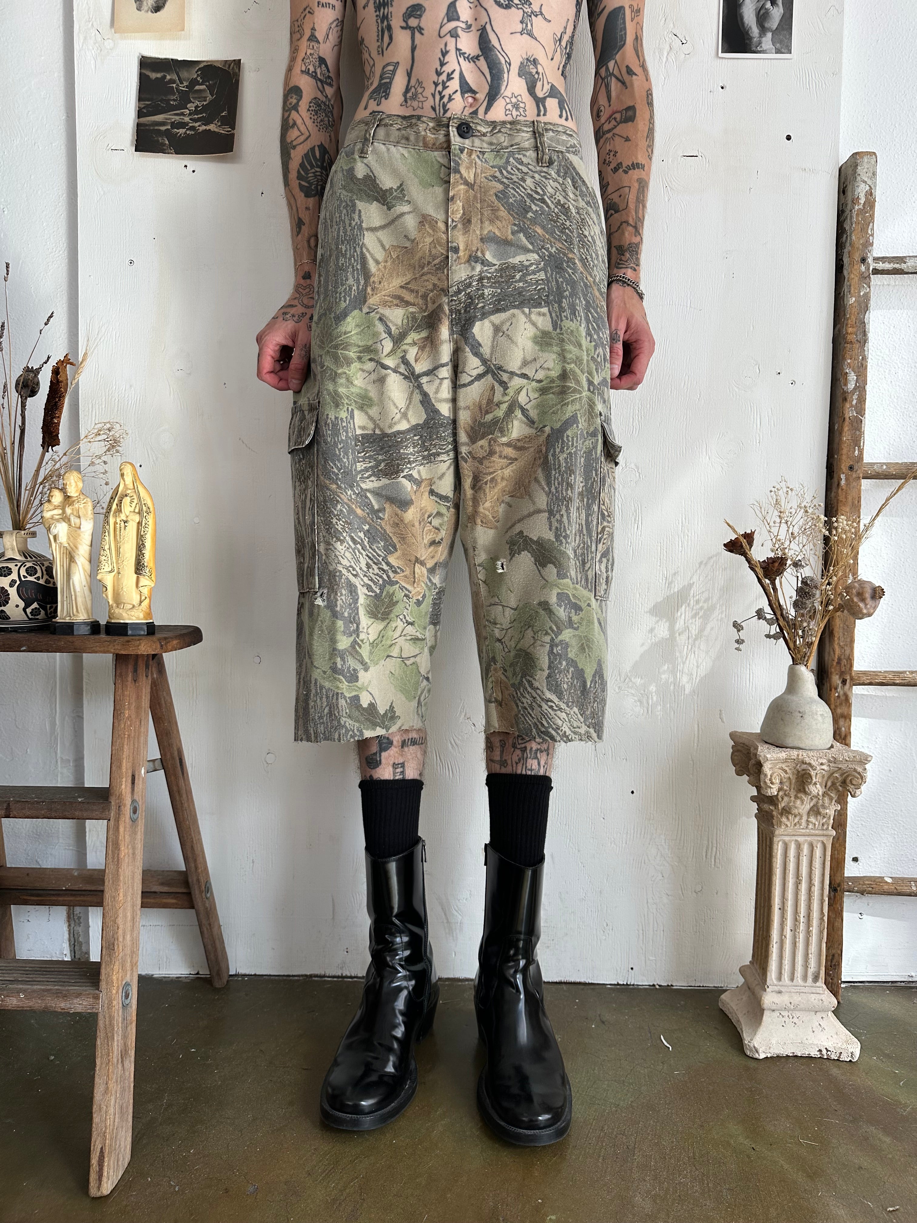 1990s Well-Worn RealTree Cargo Shorts (36)