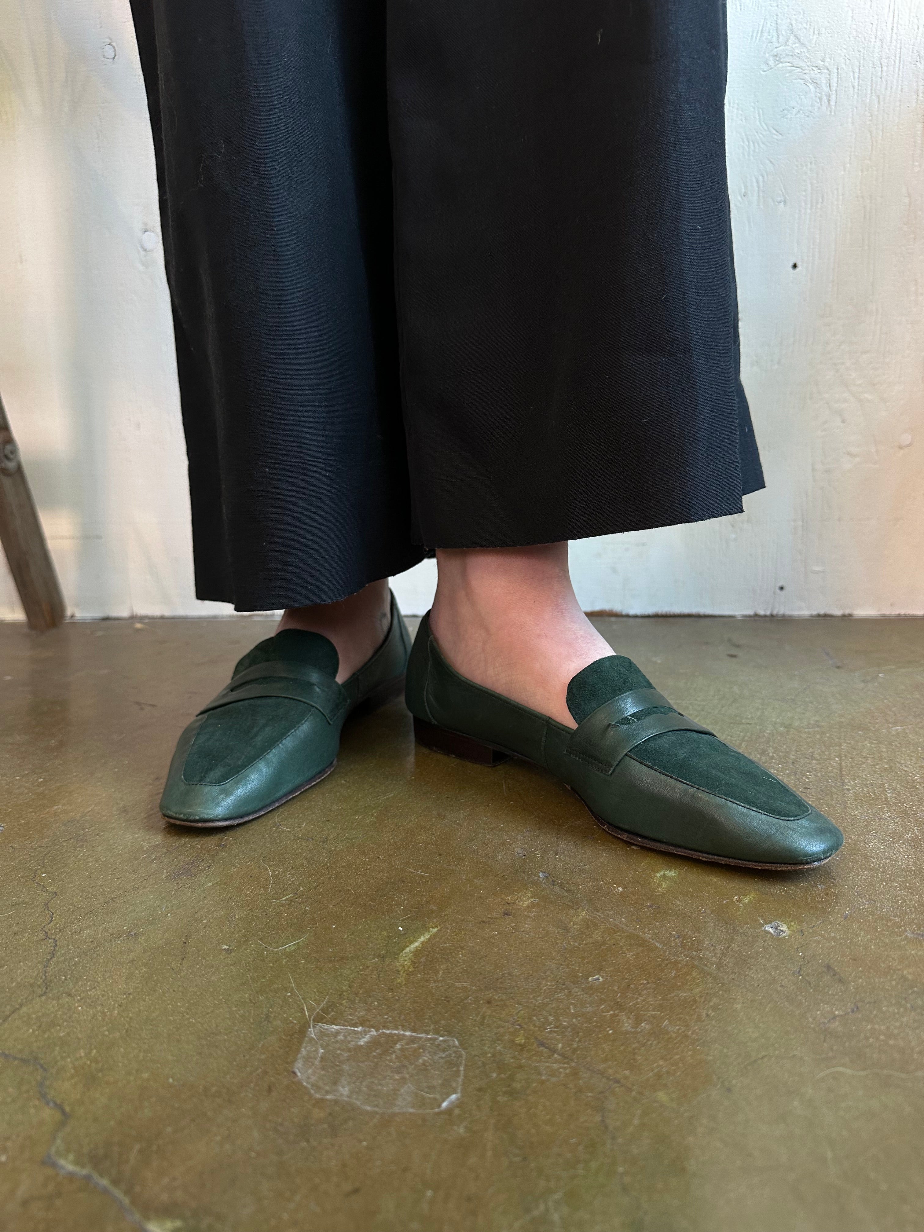 1990s Soft Leather Ever Green Loafer (Women’s 7 1/2”)