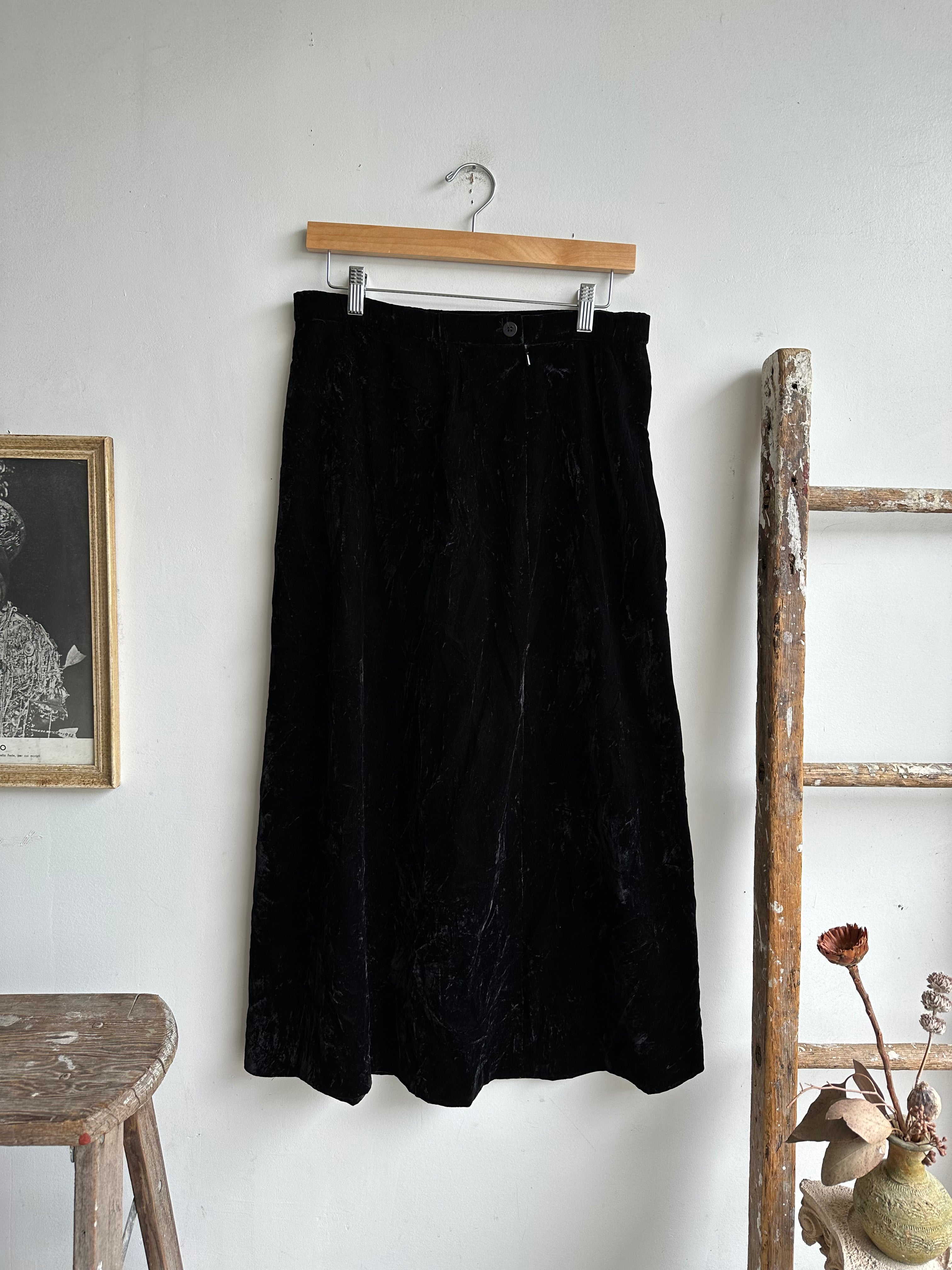 1990s Black Velvet Skirt (M)