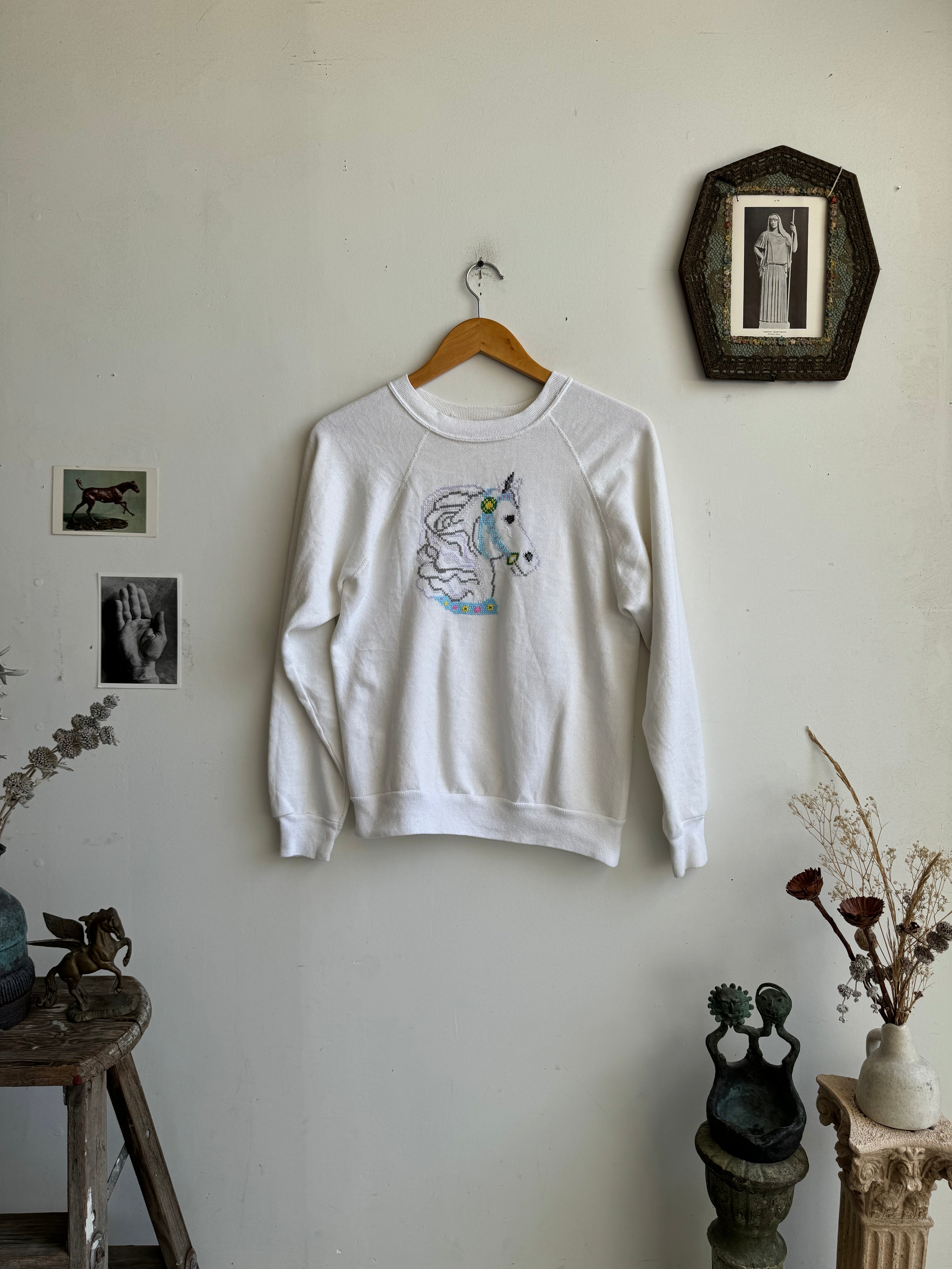 1980s Embroidered Cross Stitch Unicorn Sweatshirt (S/M)