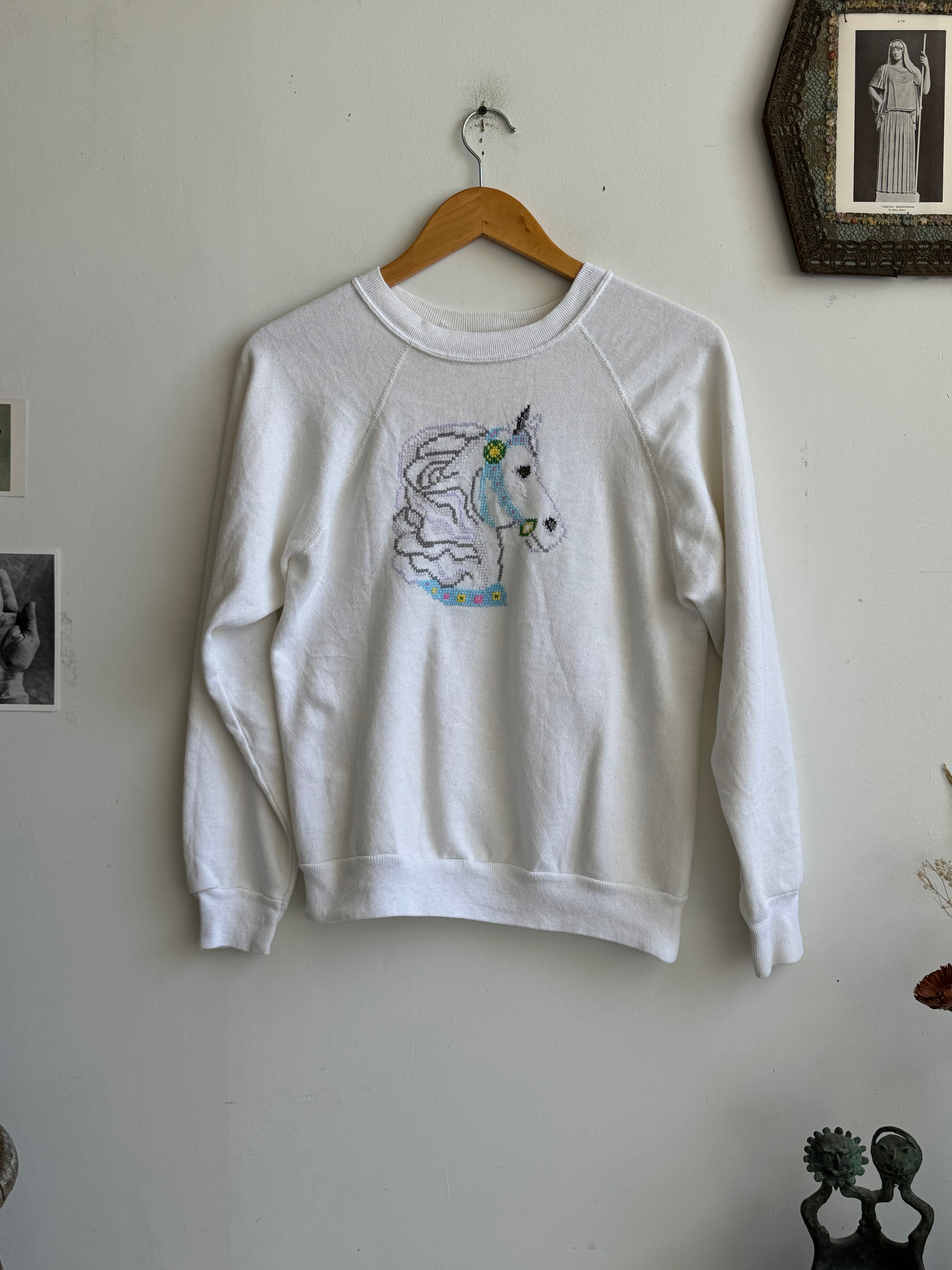 1980s Embroidered Cross Stitch Unicorn Sweatshirt (S/M)