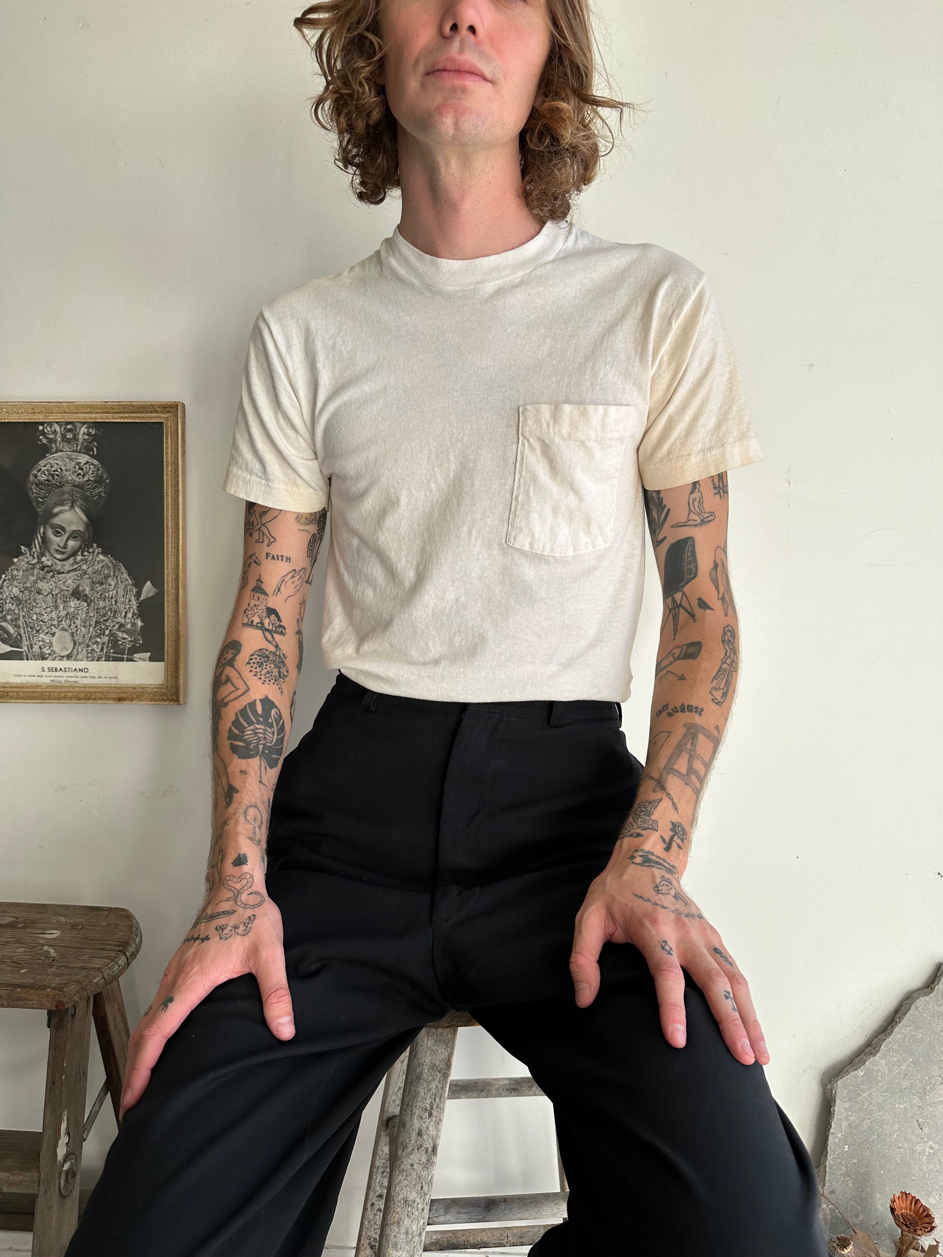 1980s Fruit of the Loom Pocket Tee (S/M)
