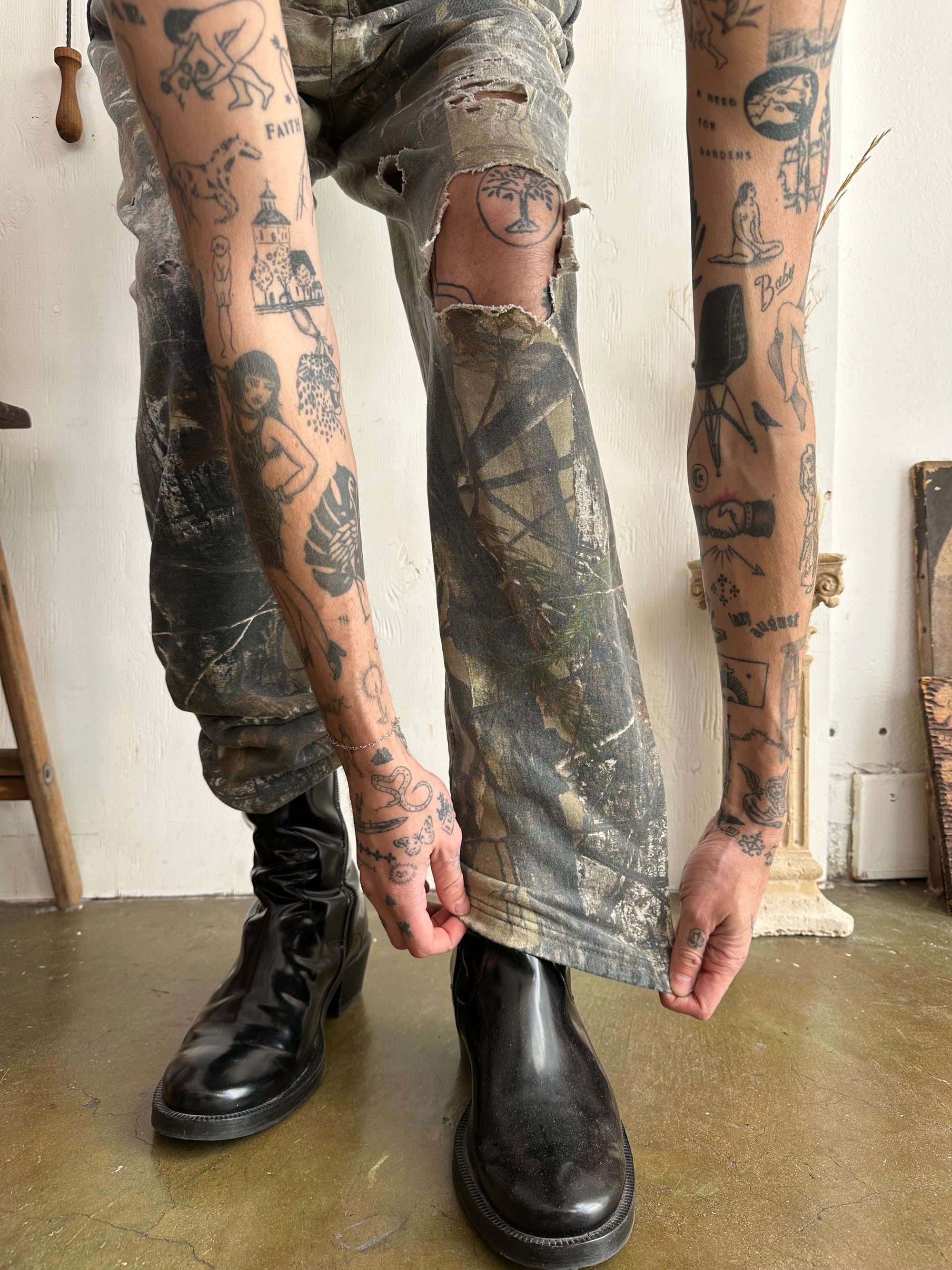 1980s Thrashed Real Tree Camo Sweats