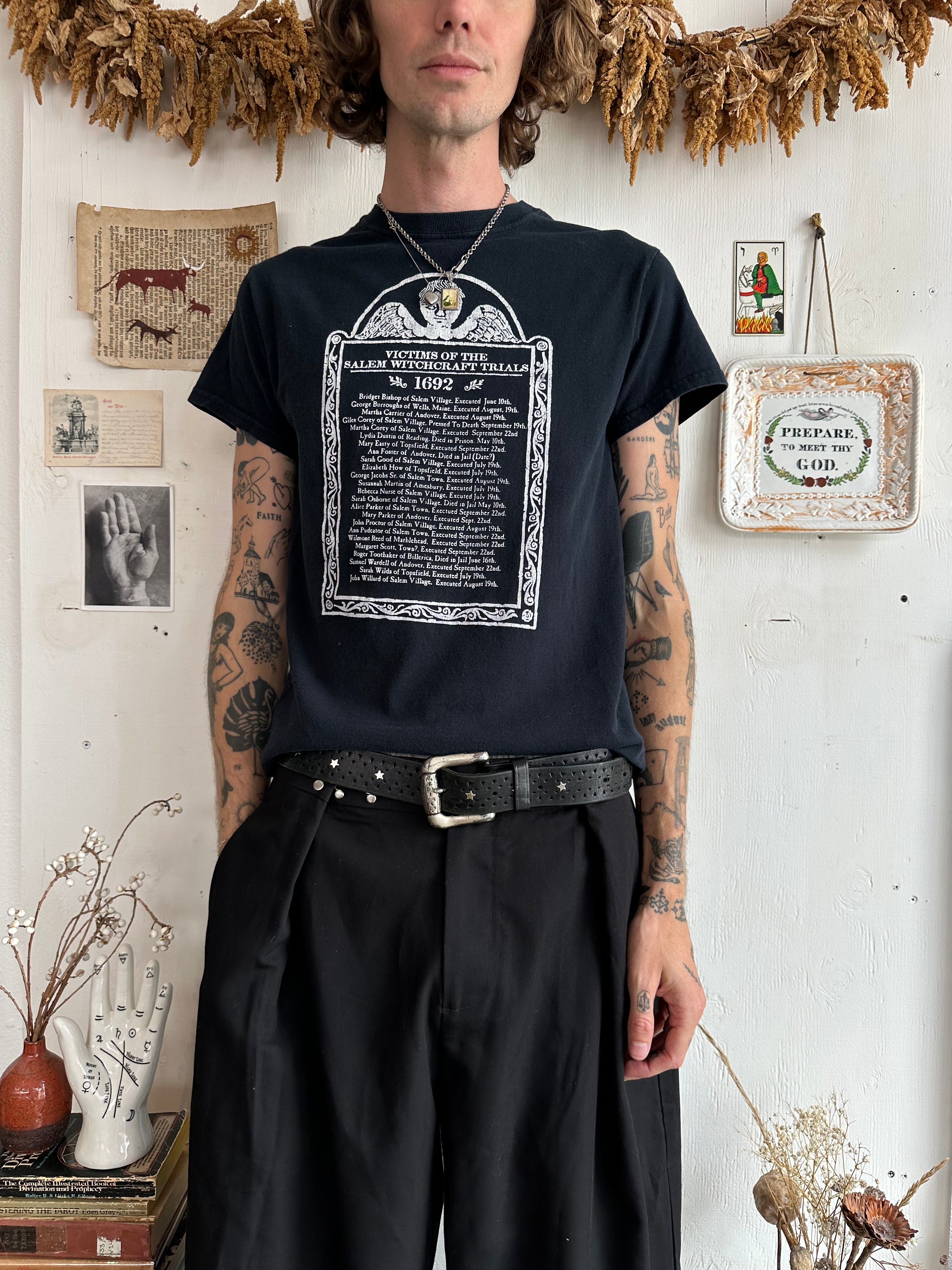 2000s Witchcraft Trials Grave T-Shirt (M)